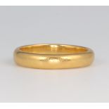 A 22ct yellow gold wedding band 6 grams size O