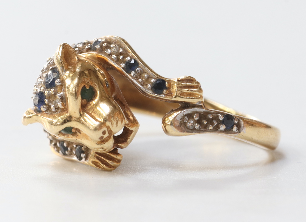 An 18ct yellow gold diamond and sapphire set leopard ring 4.4 grams, size J - Image 4 of 8