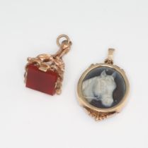 A 9ct yellow gold cameo horse pendant and a 9ct yellow gold hardstone seal, gross weight 6.8 grams