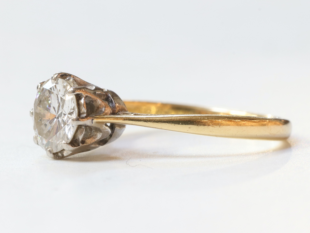 A yellow metal 18ct single stone brilliant cut diamond ring, approx. 1ct, 2.5 grams, size K, clarity - Image 3 of 8