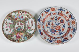 An 18th Century Chinese Imari pattern plate 22cm (cracked) and a famille rose ditto 19cm