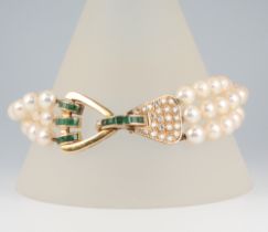 A fine yellow metal diamond princess cut emerald and cultured pearl 3 strand bracelet, the clasp set