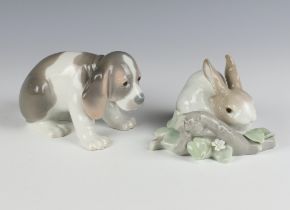 A Lladro figure of a rabbit 4772 7cm, ditto hound 7cm
