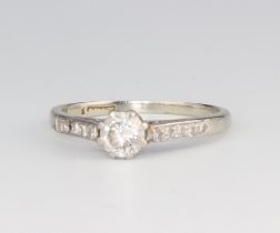 A white metal plat. single stone diamond ring approx. 0.4ct with 9 (ex 10) brilliant cut diamonds to