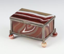 A Victorian agate mounted trinket box raised on ball feet 9cm