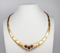 A fine yellow metal 750 graduated brushed articulated necklace set with 3 cabochon cut rubies,