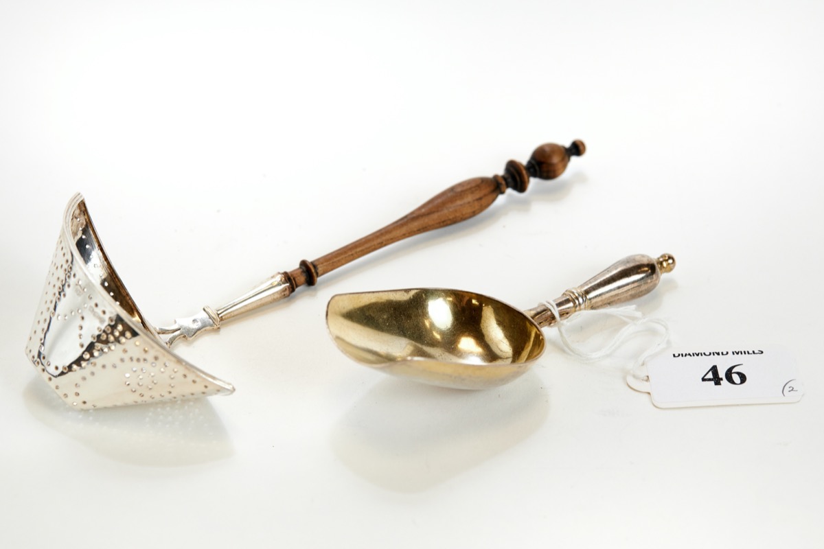 A 19TH CENTURY RUSSIAN SILVER-GILT SHOVEL-FORM CAVIAR SPOON,