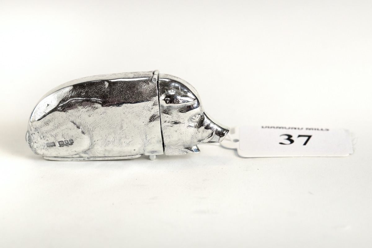 A MODERN CAST SILVER PIG FORM VESTA CASE, maker: D.A.B., London 1998, approx 67 grams. £40-£60.