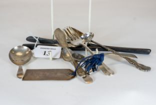 A pair of silver marked ebony glove stretchers, London 1918, a silver caddy spoon, maker: TB&S,