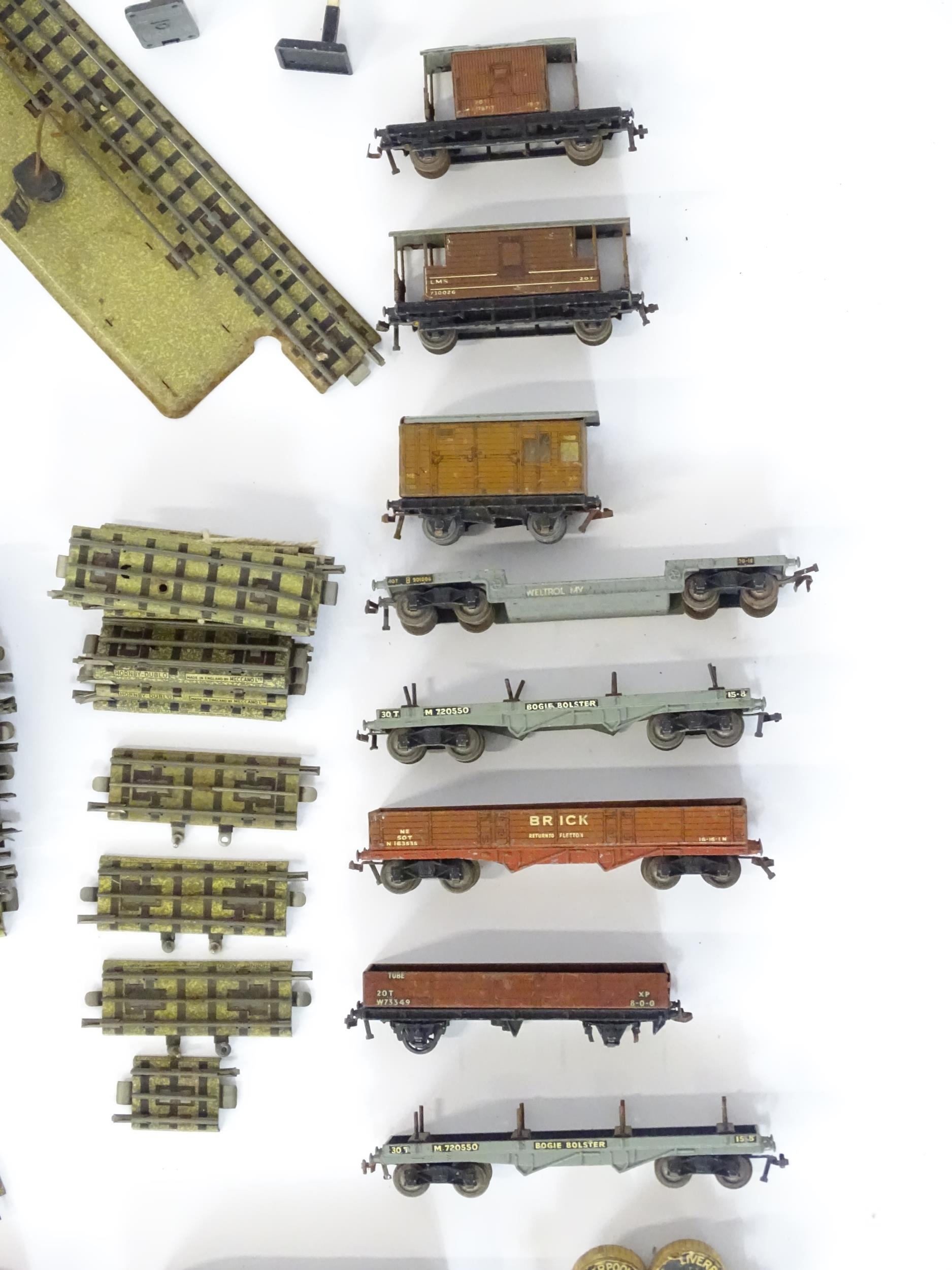 Toys: A large quantity of Hornby Dublo OO Gauge model railway, to include train tracks, - Image 12 of 28