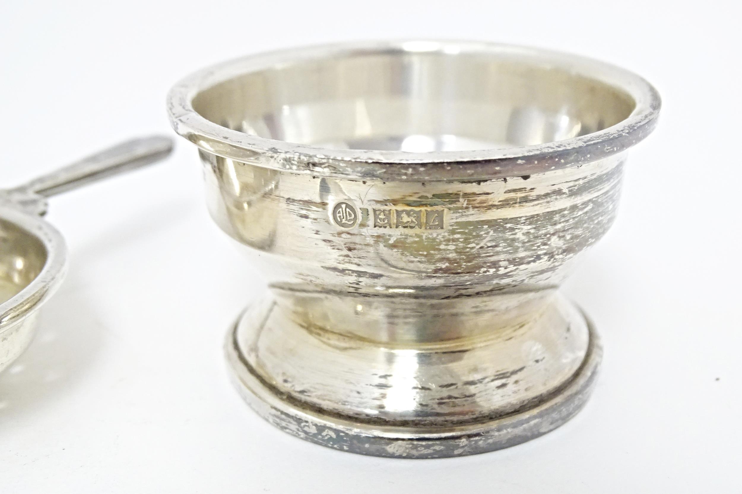 An Art Deco style silver twin handled tea / lemon strainer with stand hallmarked Birmingham 1960, - Image 6 of 7