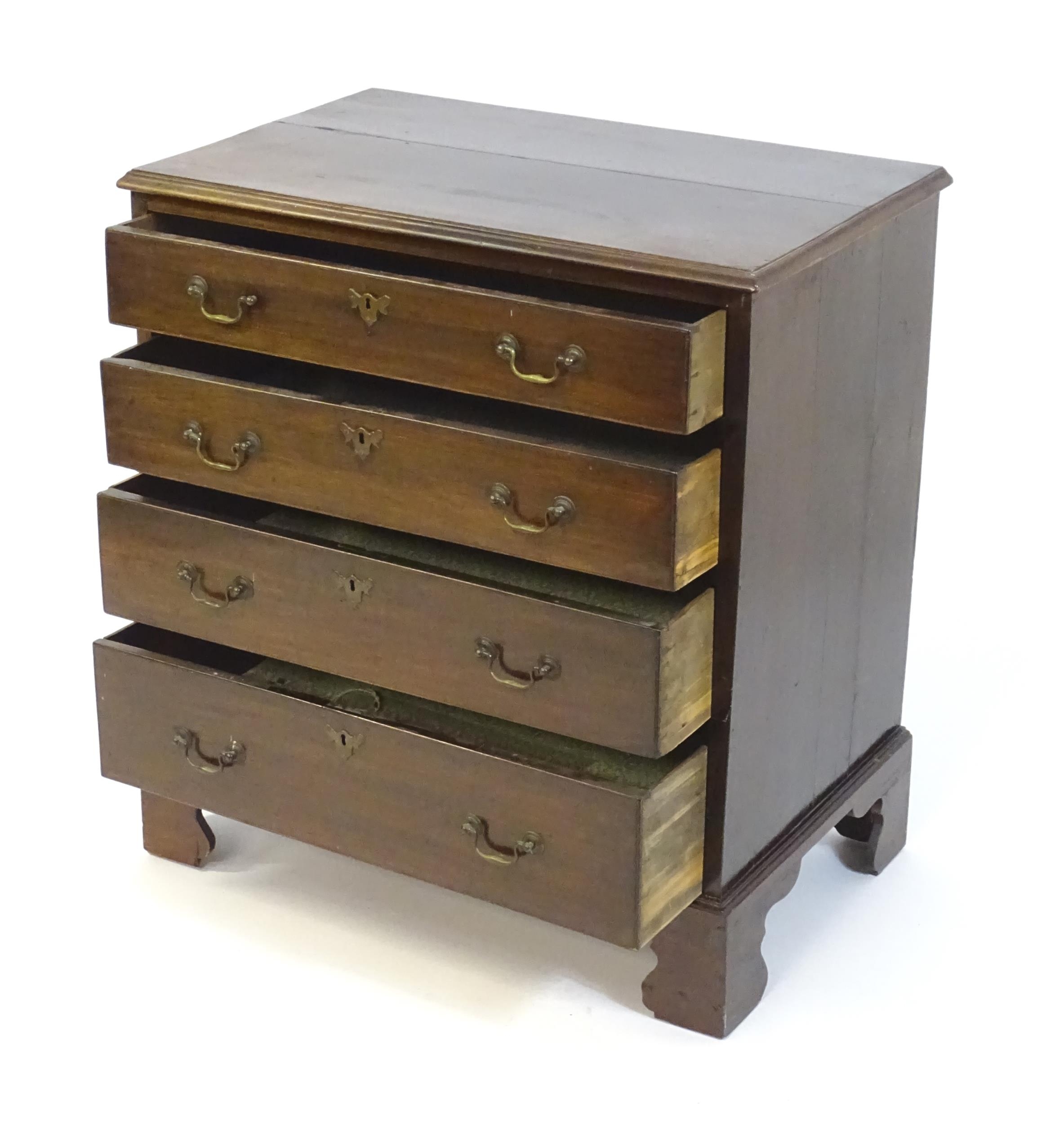 A late Georgian mahogany chest of drawers, having a rectangular moulded top above four long - Image 6 of 6