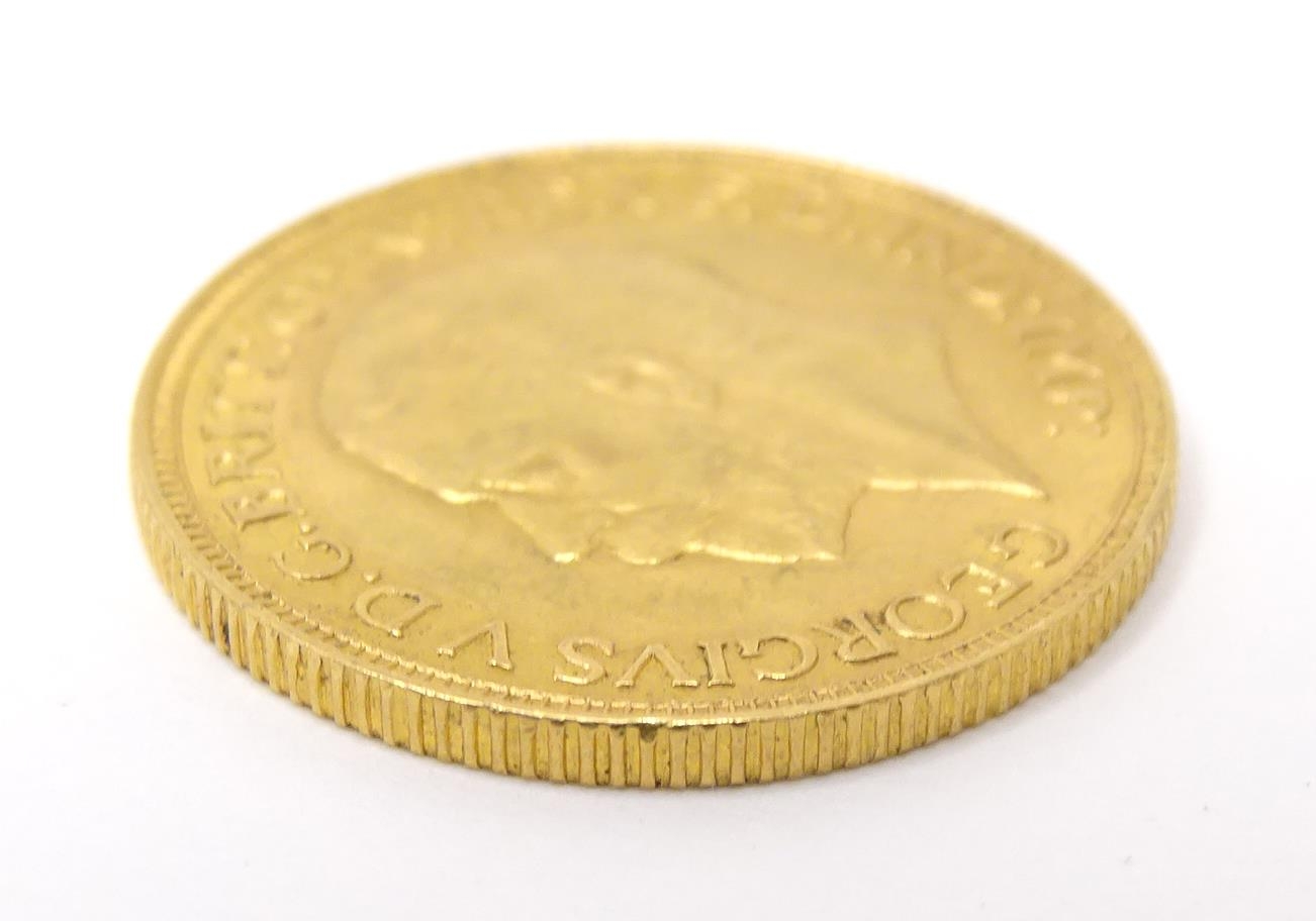 Coin : A George V 1929 gold sovereign coin. Total weight approx. 8g Please Note - we do not make - Image 4 of 5