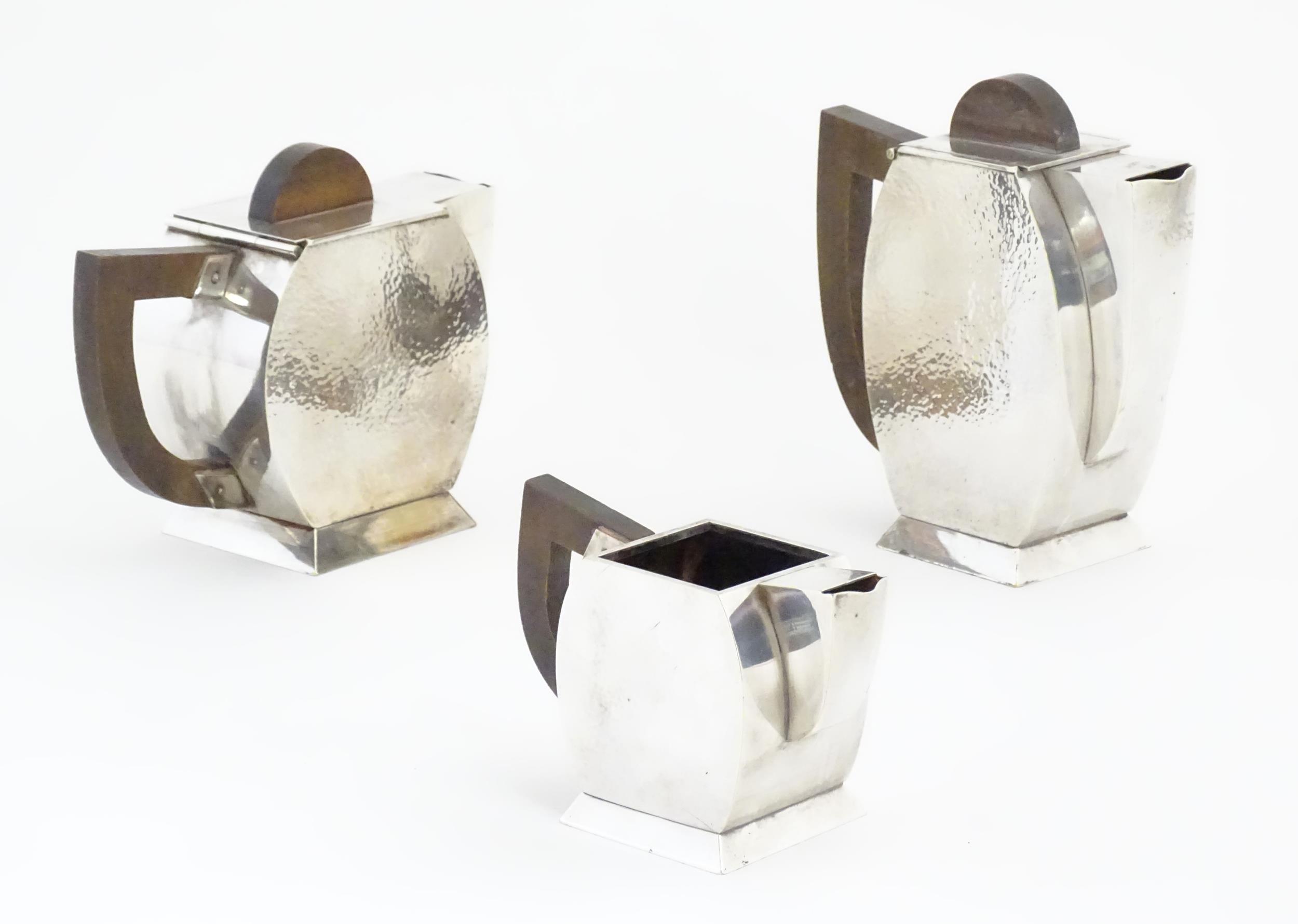 An Art Deco three piece silver plate tea set with hammered decoration and wooden handles, comprising - Image 4 of 7