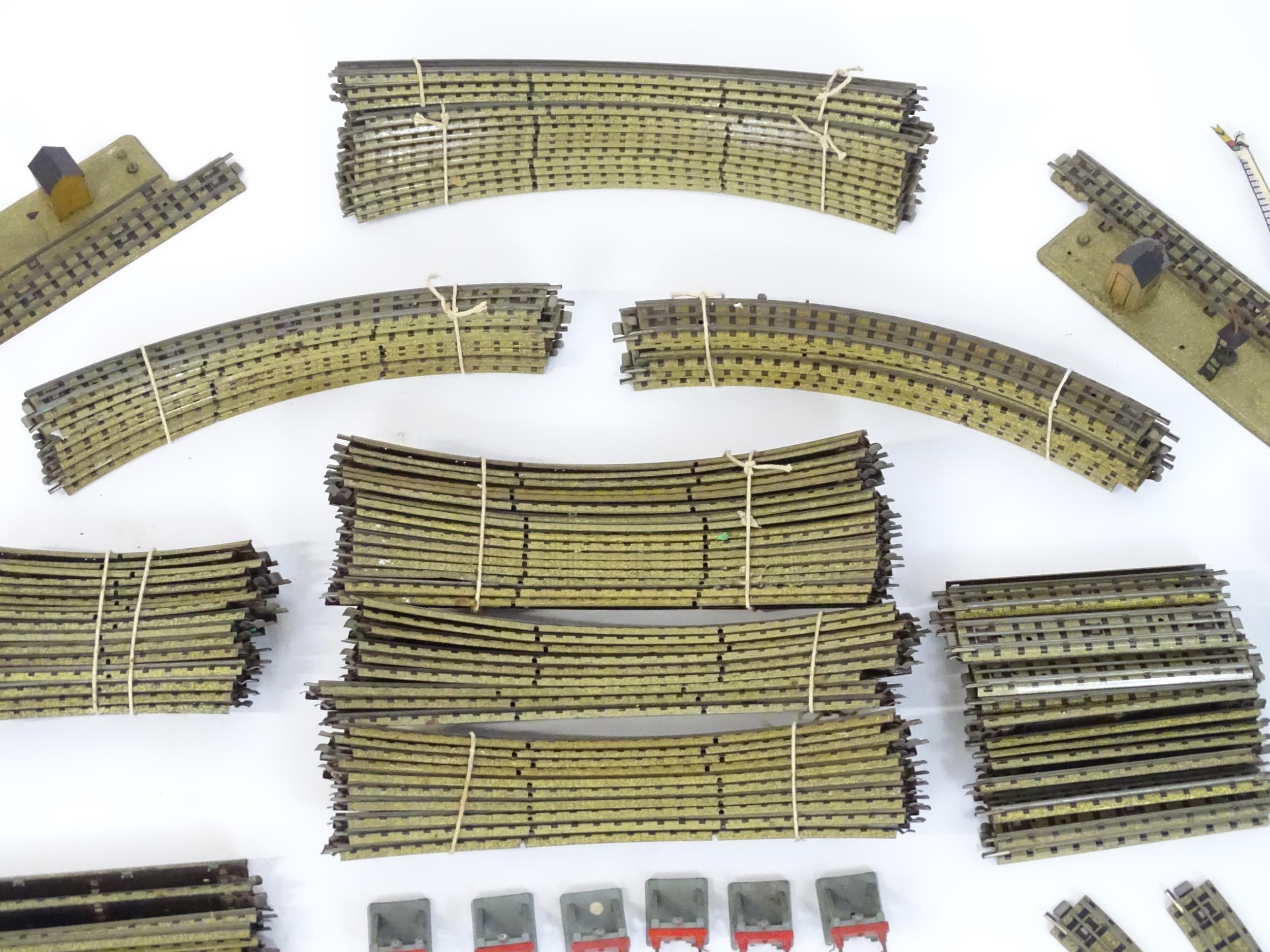 Toys: A large quantity of Hornby Dublo OO Gauge model railway, to include train tracks, - Image 4 of 28