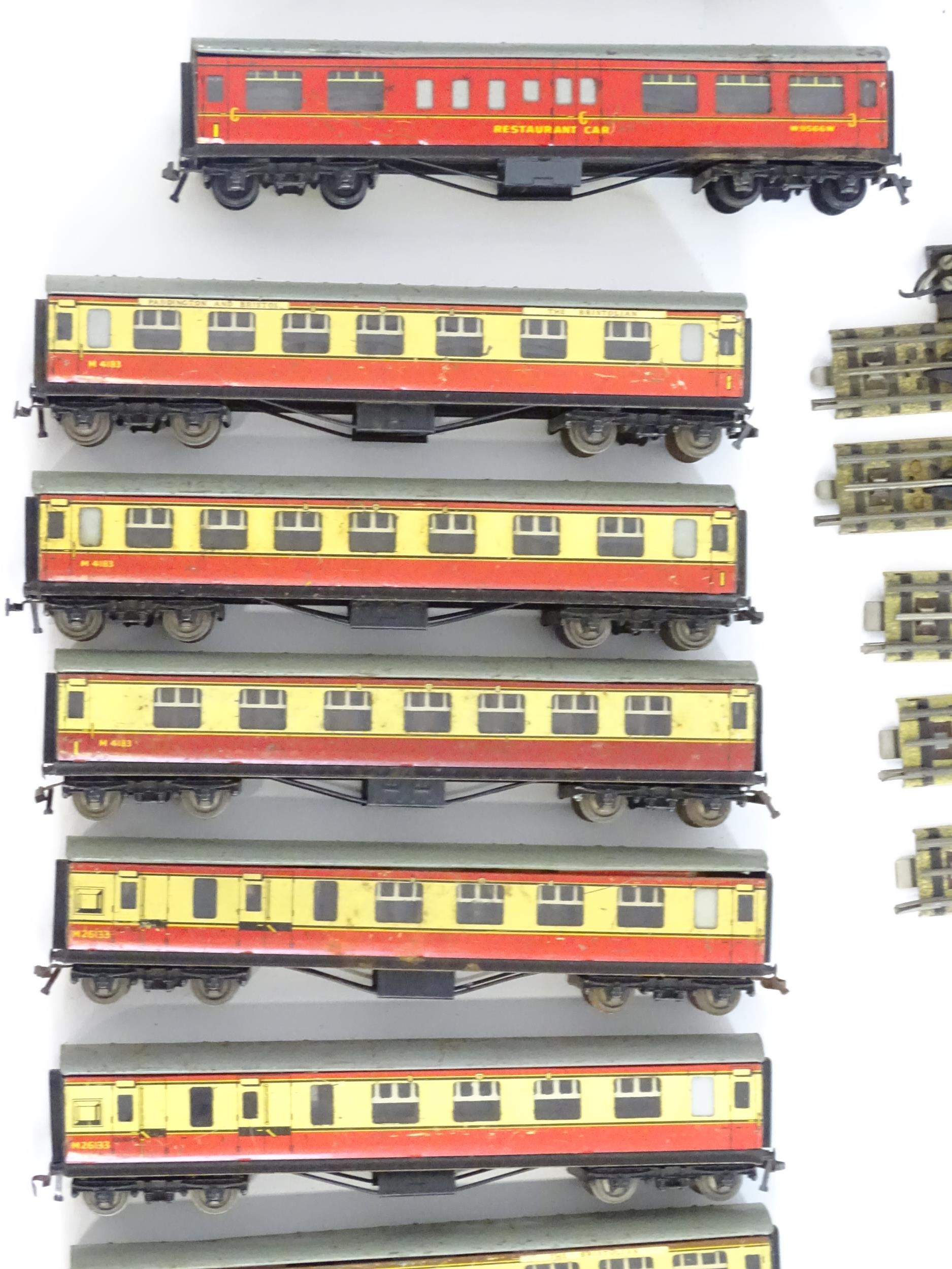 Toys: A large quantity of Hornby Dublo OO Gauge model railway, to include train tracks, - Image 7 of 28
