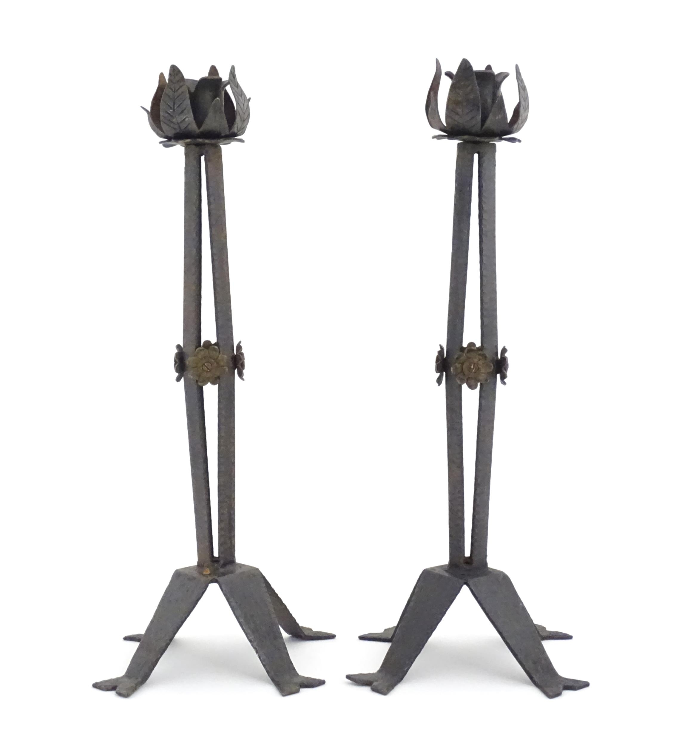 A pair of Arts & Crafts style wrought iron lamps with foliate detail to top and brass rosette detail - Image 3 of 9