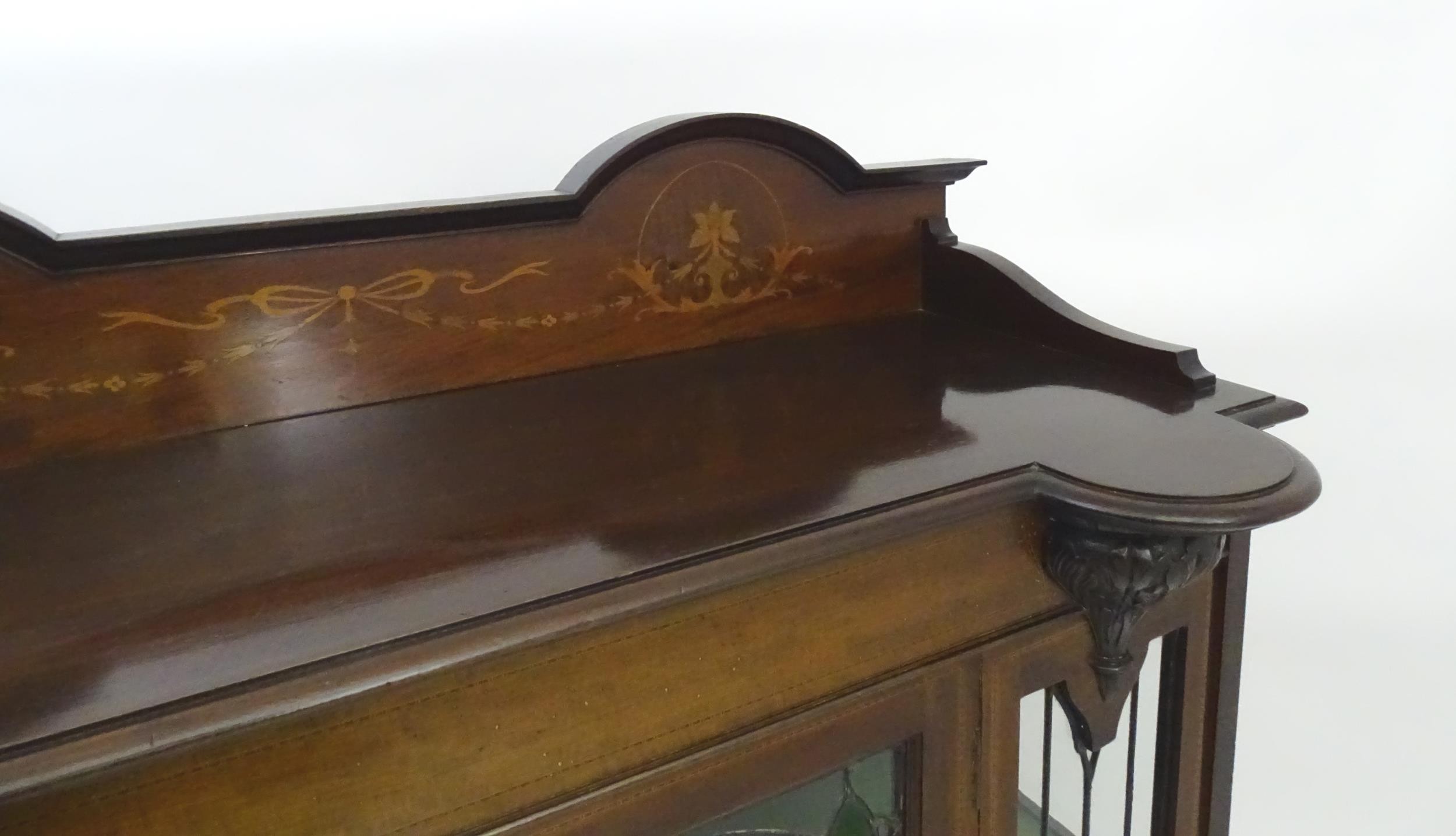 An Edwardian mahogany display cabinet with leaded glass panelling, stained glass panels and a - Image 8 of 12