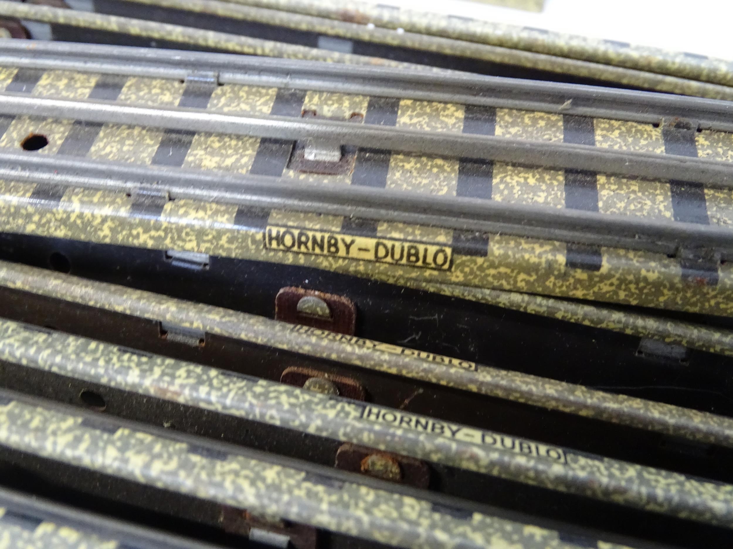 Toys: A large quantity of Hornby Dublo OO Gauge model railway, to include train tracks, - Image 27 of 28