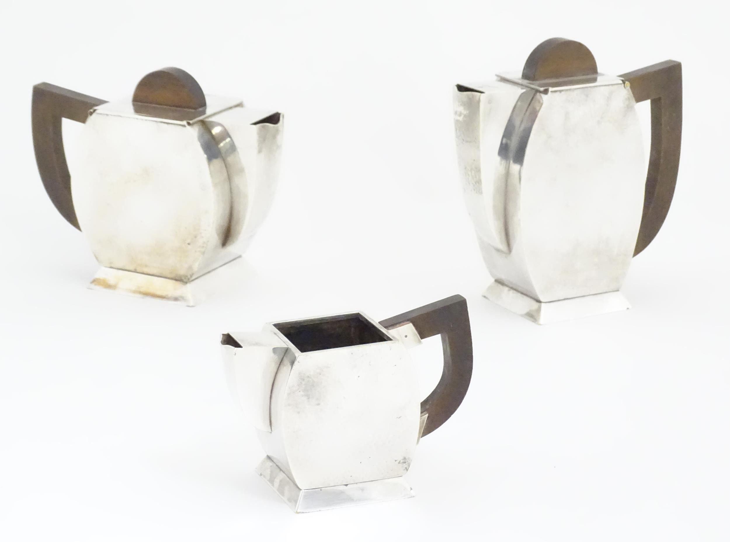 An Art Deco three piece silver plate tea set with hammered decoration and wooden handles, comprising - Image 2 of 7