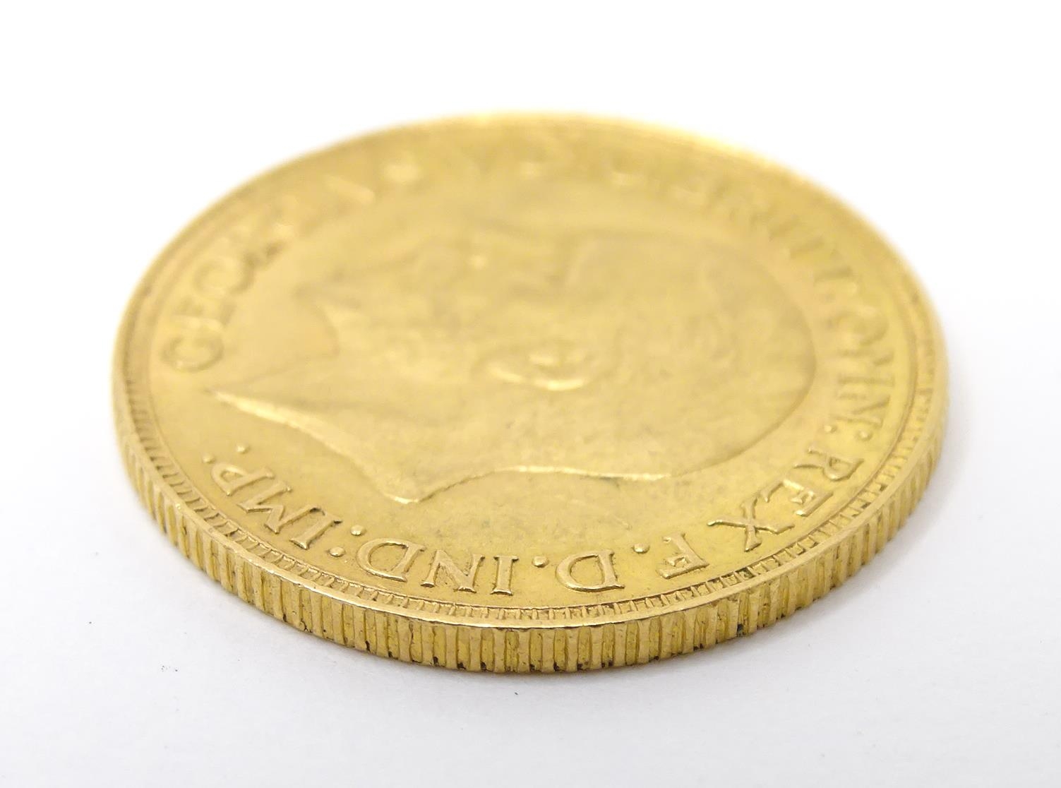 Coin : A George V 1929 gold sovereign coin. Total weight approx. 8g Please Note - we do not make - Image 2 of 5