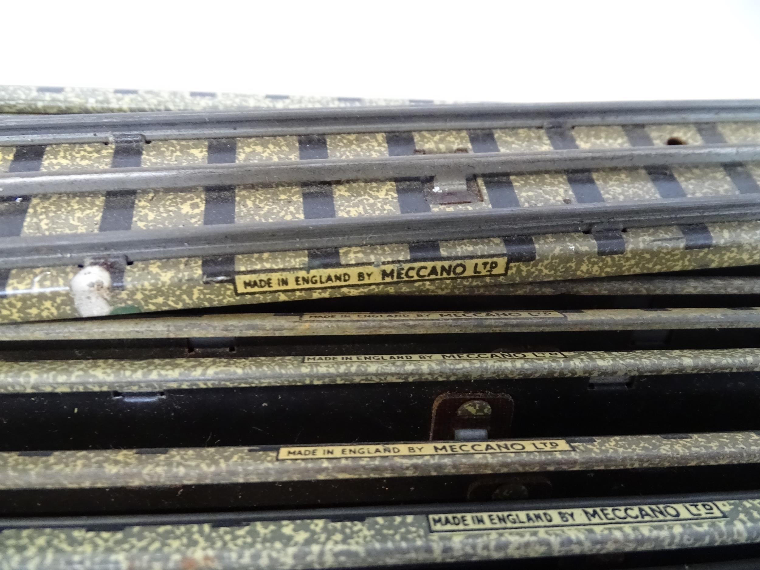 Toys: A large quantity of Hornby Dublo OO Gauge model railway, to include train tracks, - Image 26 of 28