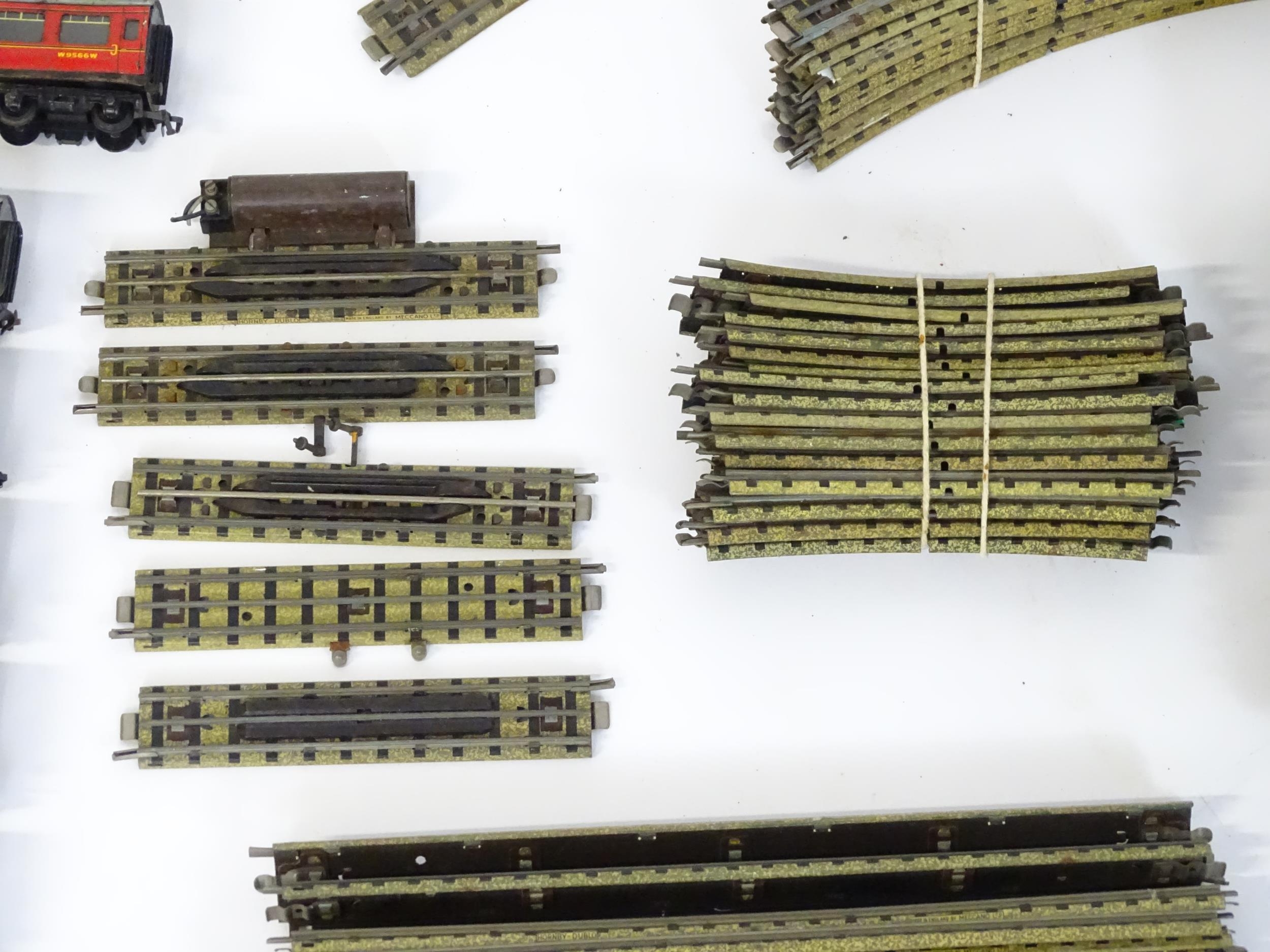 Toys: A large quantity of Hornby Dublo OO Gauge model railway, to include train tracks, - Image 5 of 28