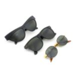 Vintage fashion / clothing: 3 pairs of vintage Ray Ban sunglasses to include a pair of black Onyx