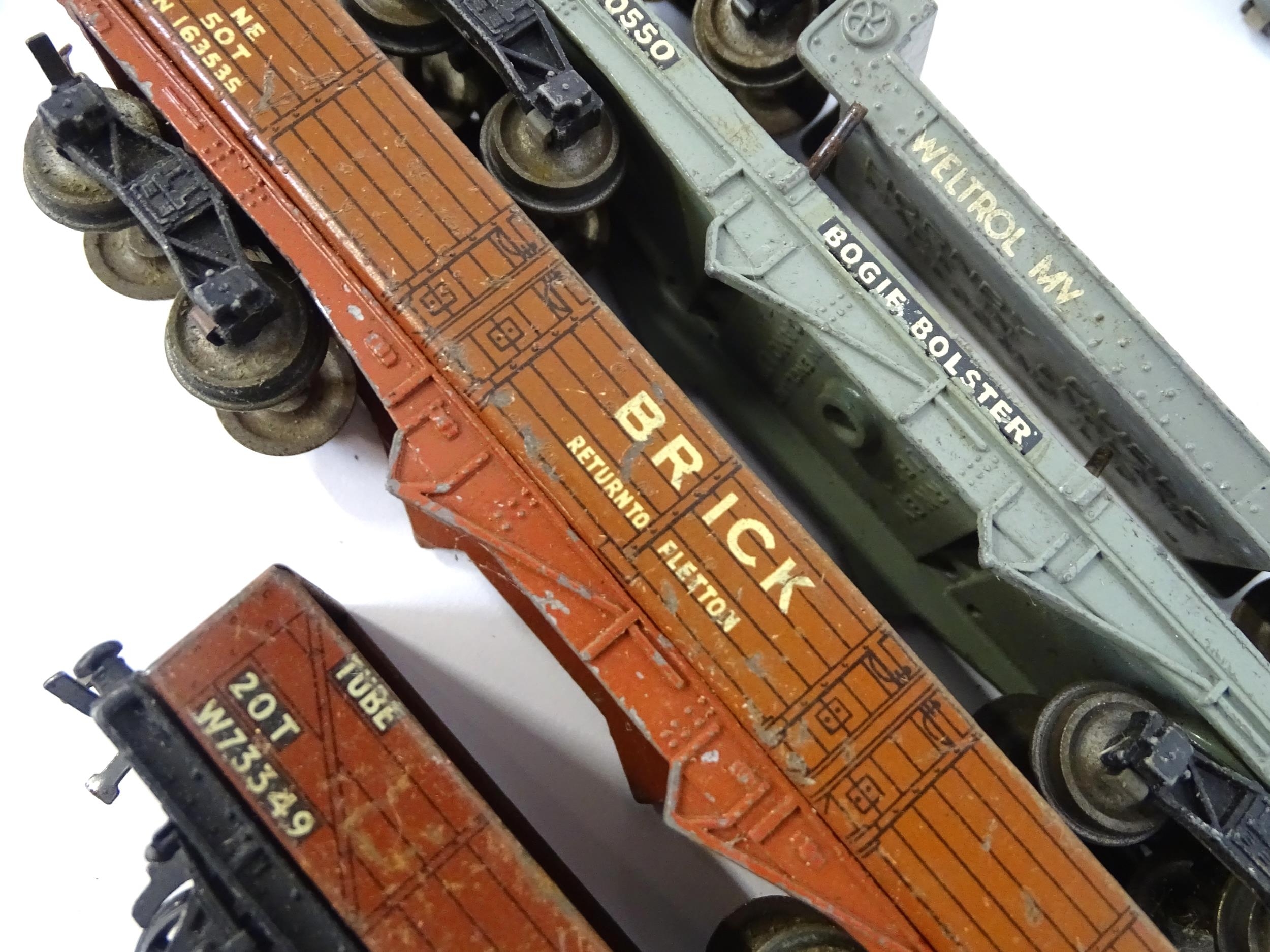 Toys: A large quantity of Hornby Dublo OO Gauge model railway, to include train tracks, - Image 28 of 28