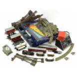 Toys: A quantity of assorted Hornby O Gauge model railway / train items to include a rolling stock