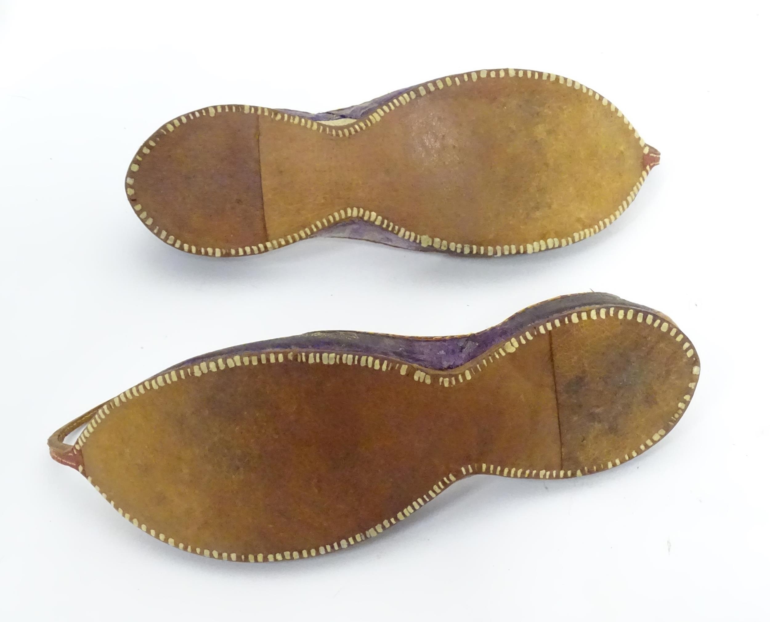 A pair of Mughal Moorish style slippers Please Note - we do not make reference to the condition of - Image 2 of 6