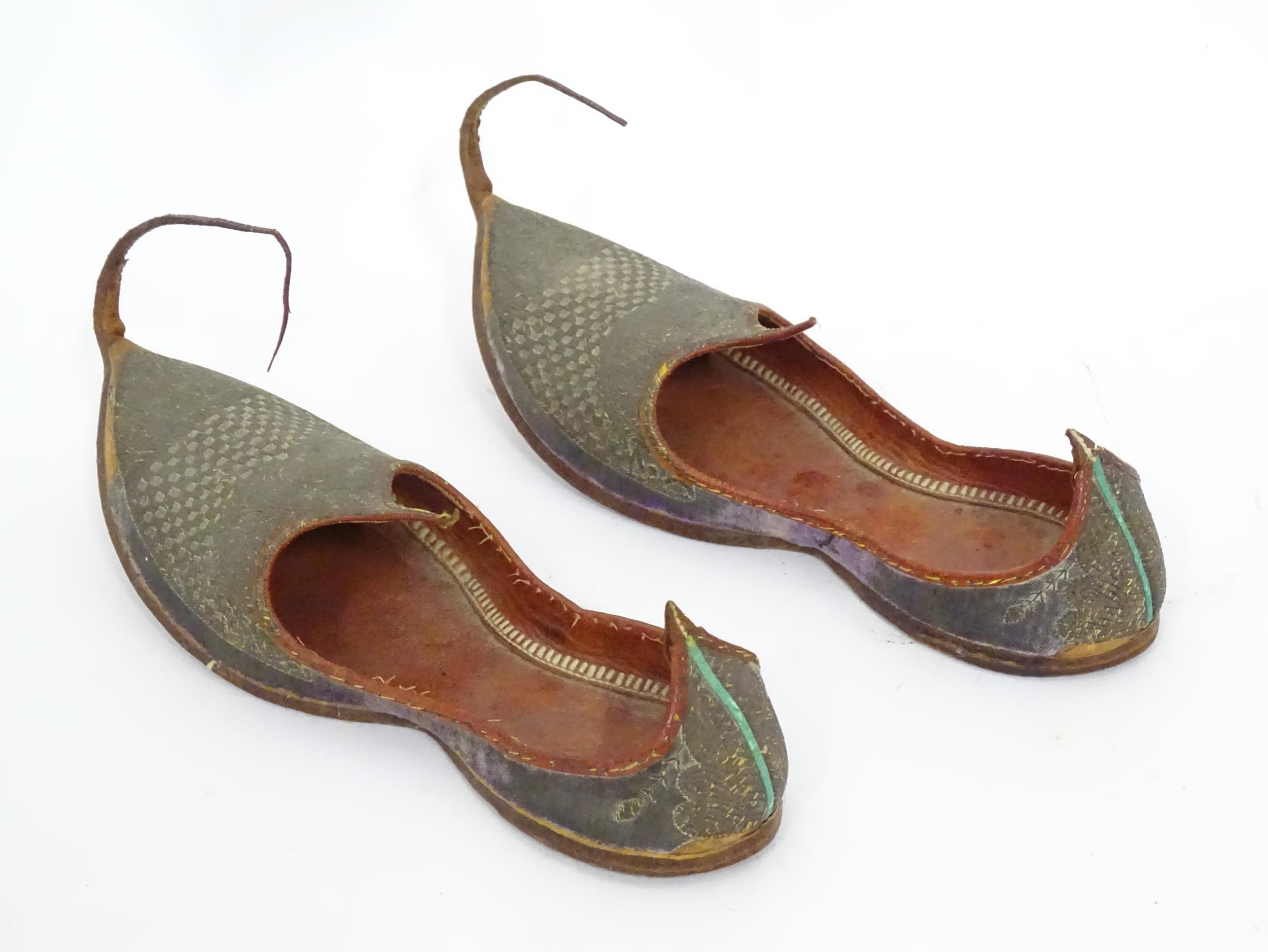 A pair of Mughal Moorish style slippers Please Note - we do not make reference to the condition of - Image 4 of 6