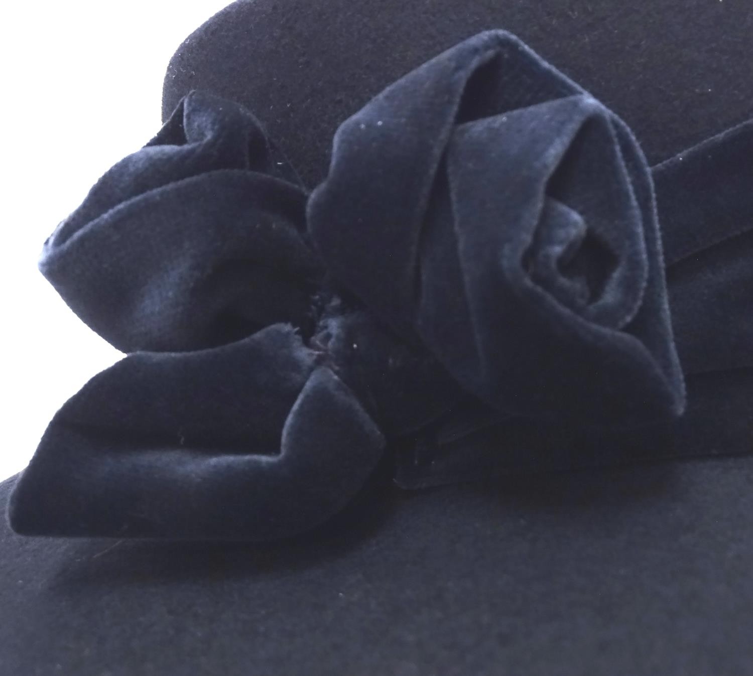 Vintage fashion and clothing: A ladies navy felt hat Please Note - we do not make reference to the - Image 6 of 6