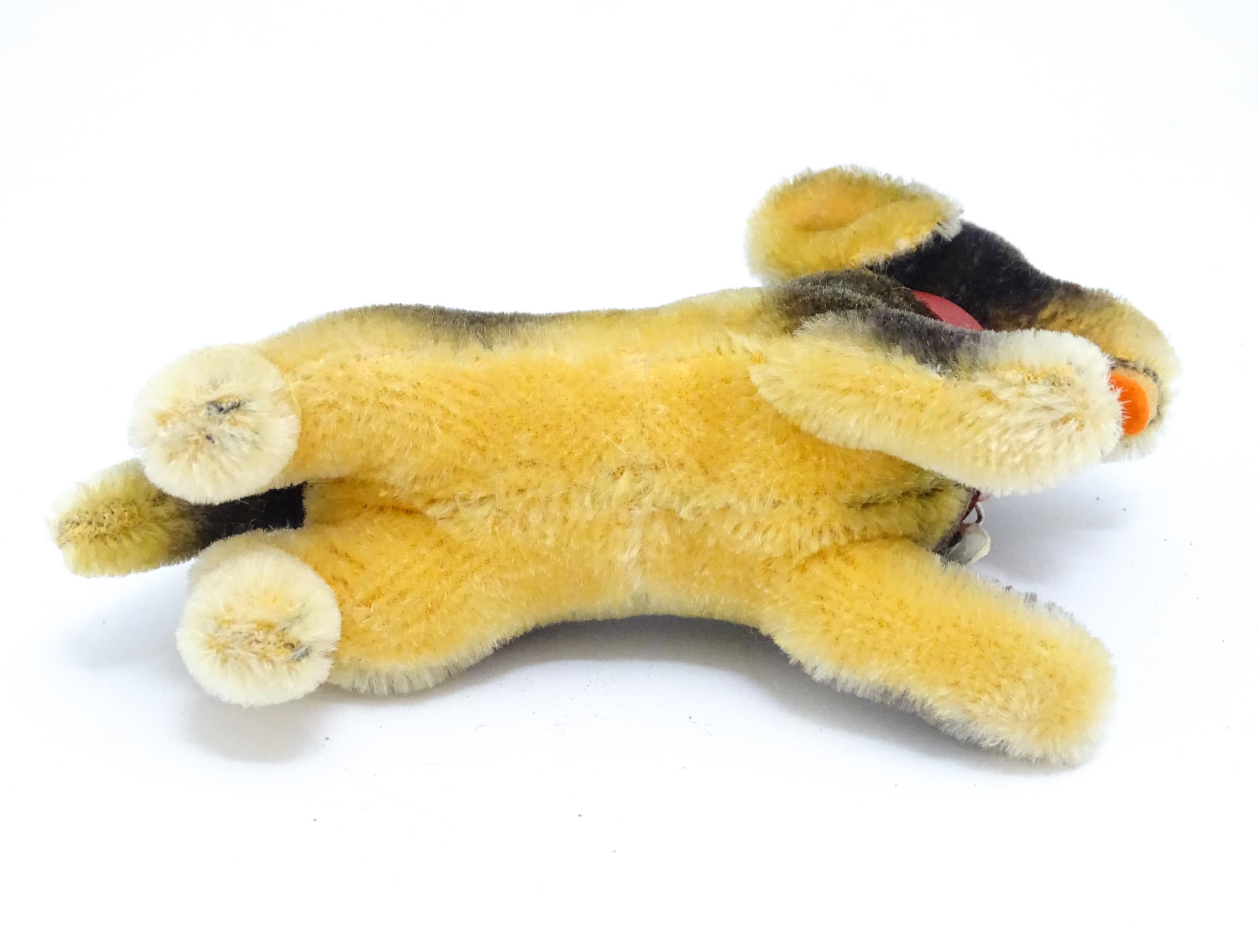 Toy: A 20thC Steiff mohair soft toy modelled as a Dachshund dog - Lumpi, with stitched nose, felt - Bild 12 aus 12