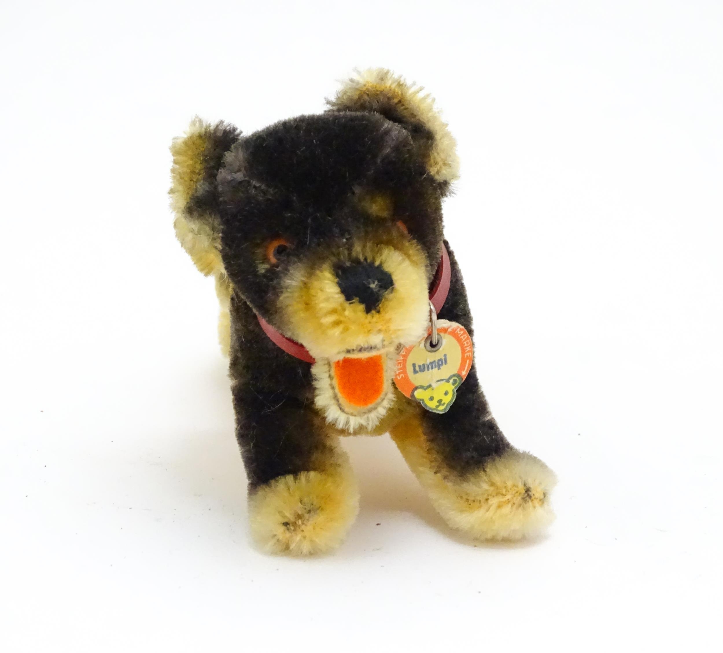 Toy: A 20thC Steiff mohair soft toy modelled as a Dachshund dog - Lumpi, with stitched nose, felt - Bild 4 aus 12