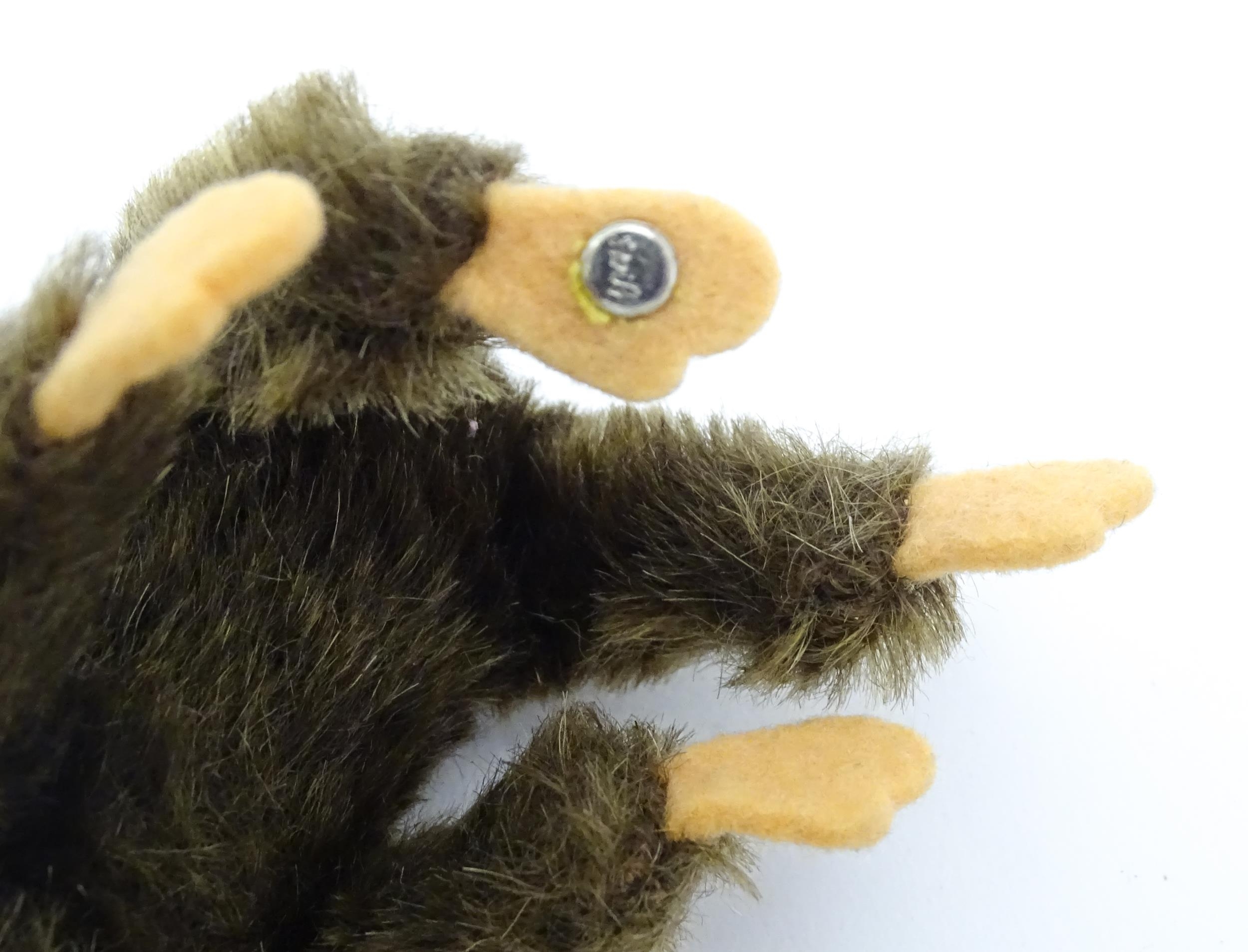 Toy: A small 20thC Steiff mohair soft toy modelled as a monkey / chimpanzee, with felt face, ears - Bild 6 aus 9