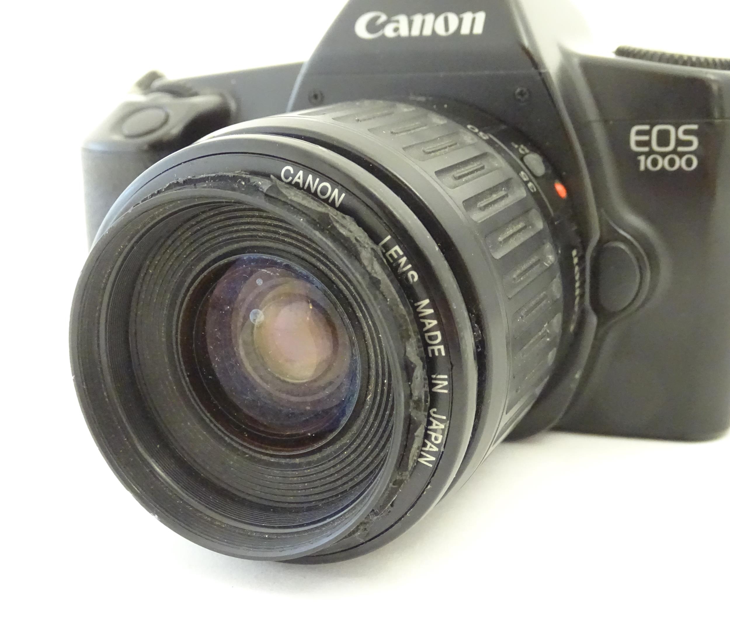 A Canon EOS 1000 camera with a 35-80mm f/4-5.6 lens. Please Note - we do not make reference to the - Bild 8 aus 9