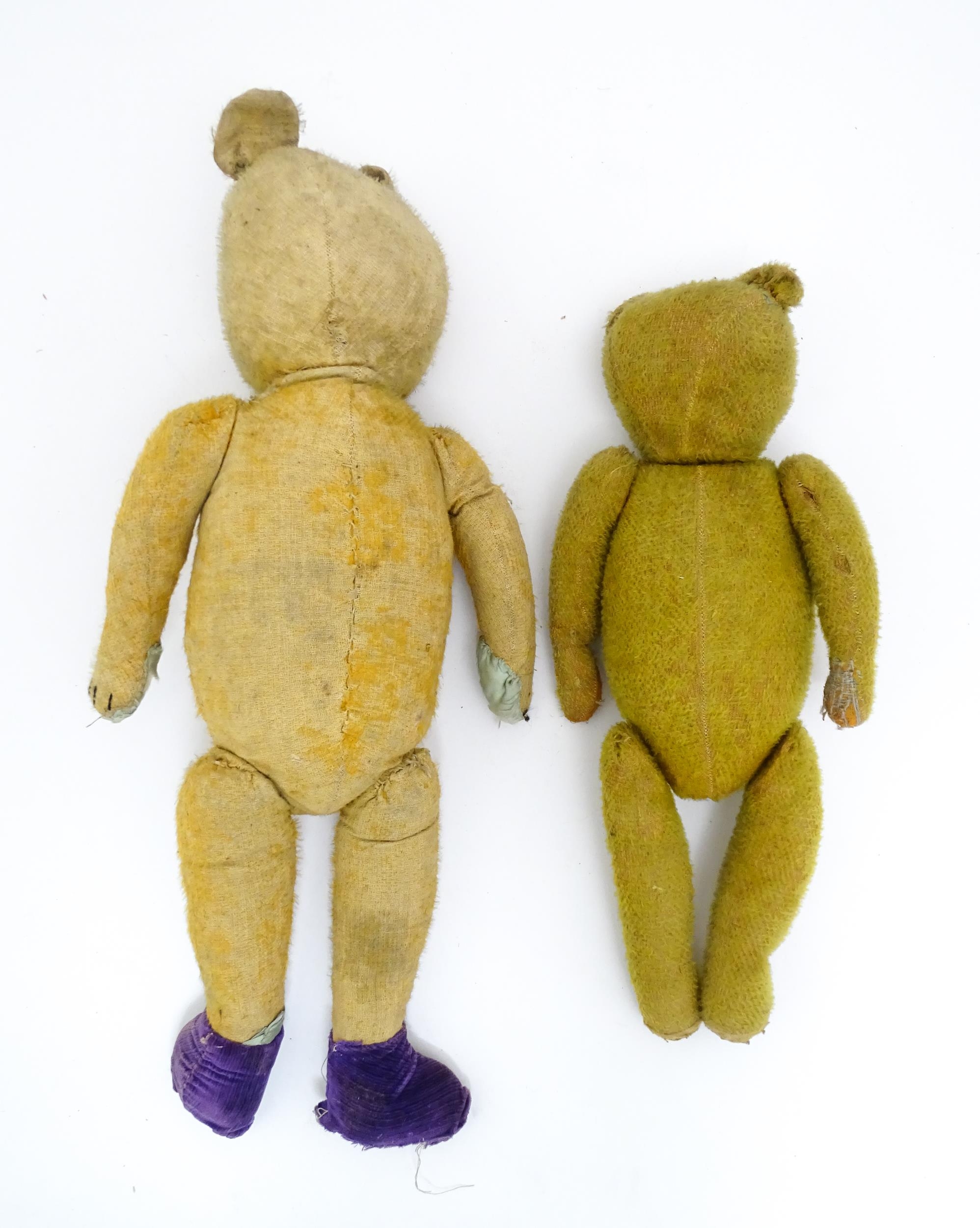 Toys: An early 20thC straw filled teddy bear with glass eyes, stitched nose and mouth and growler - Bild 9 aus 10