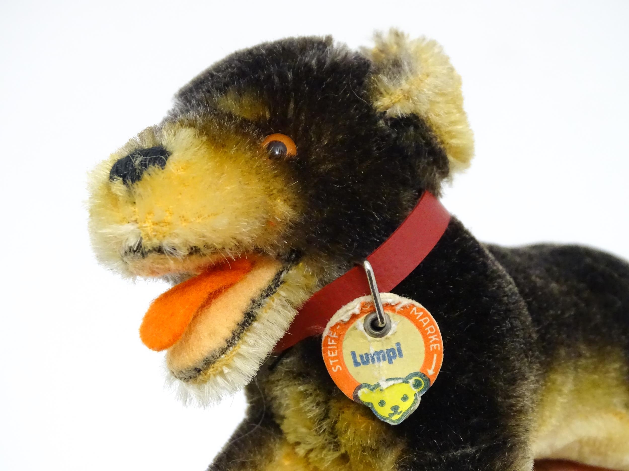 Toy: A 20thC Steiff mohair soft toy modelled as a Dachshund dog - Lumpi, with stitched nose, felt - Bild 10 aus 12