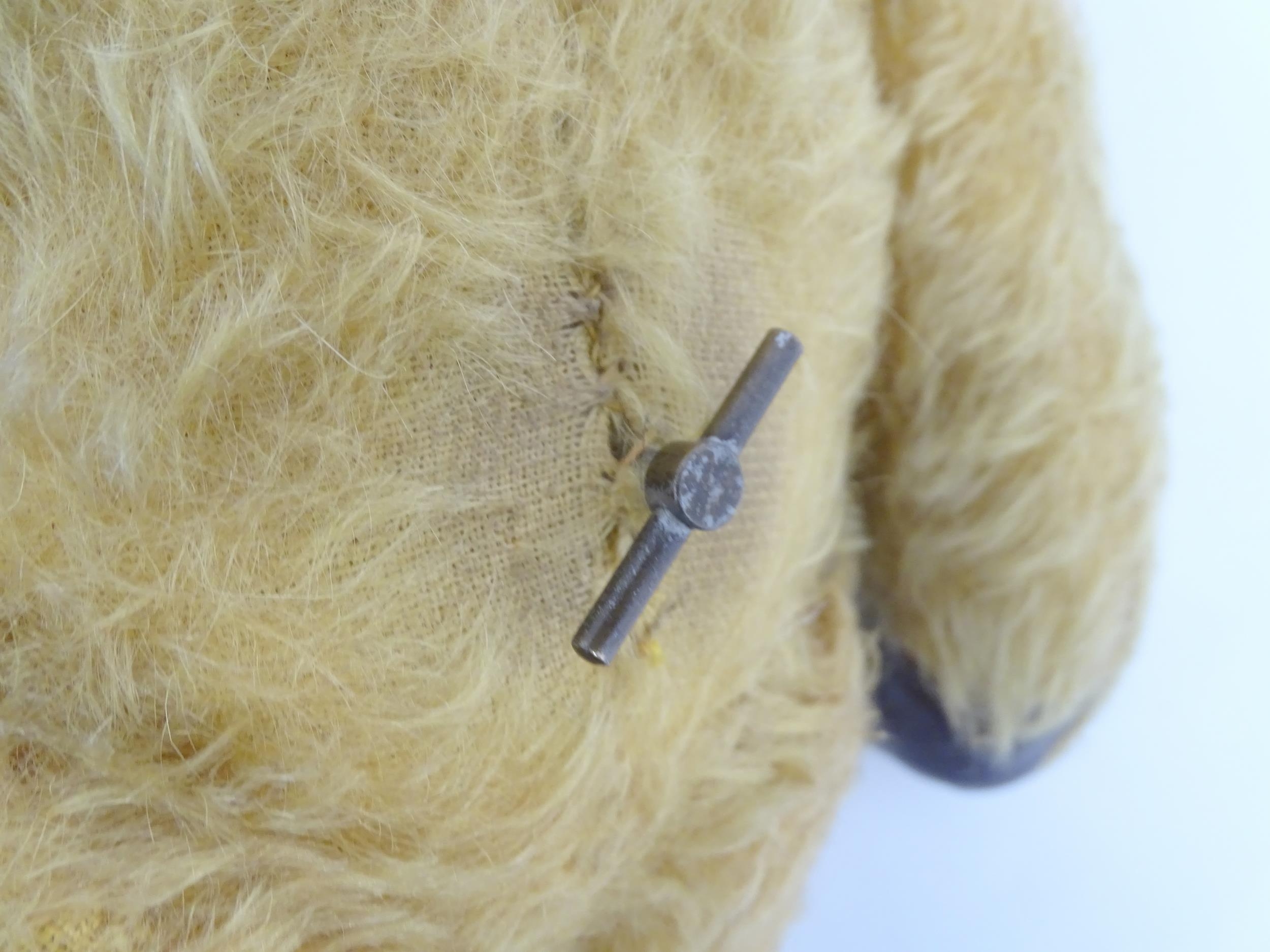 Toy: A 20thC mohair teddy bear with stitched nose and mouth, pad paws and articulated limbs, a - Bild 8 aus 8