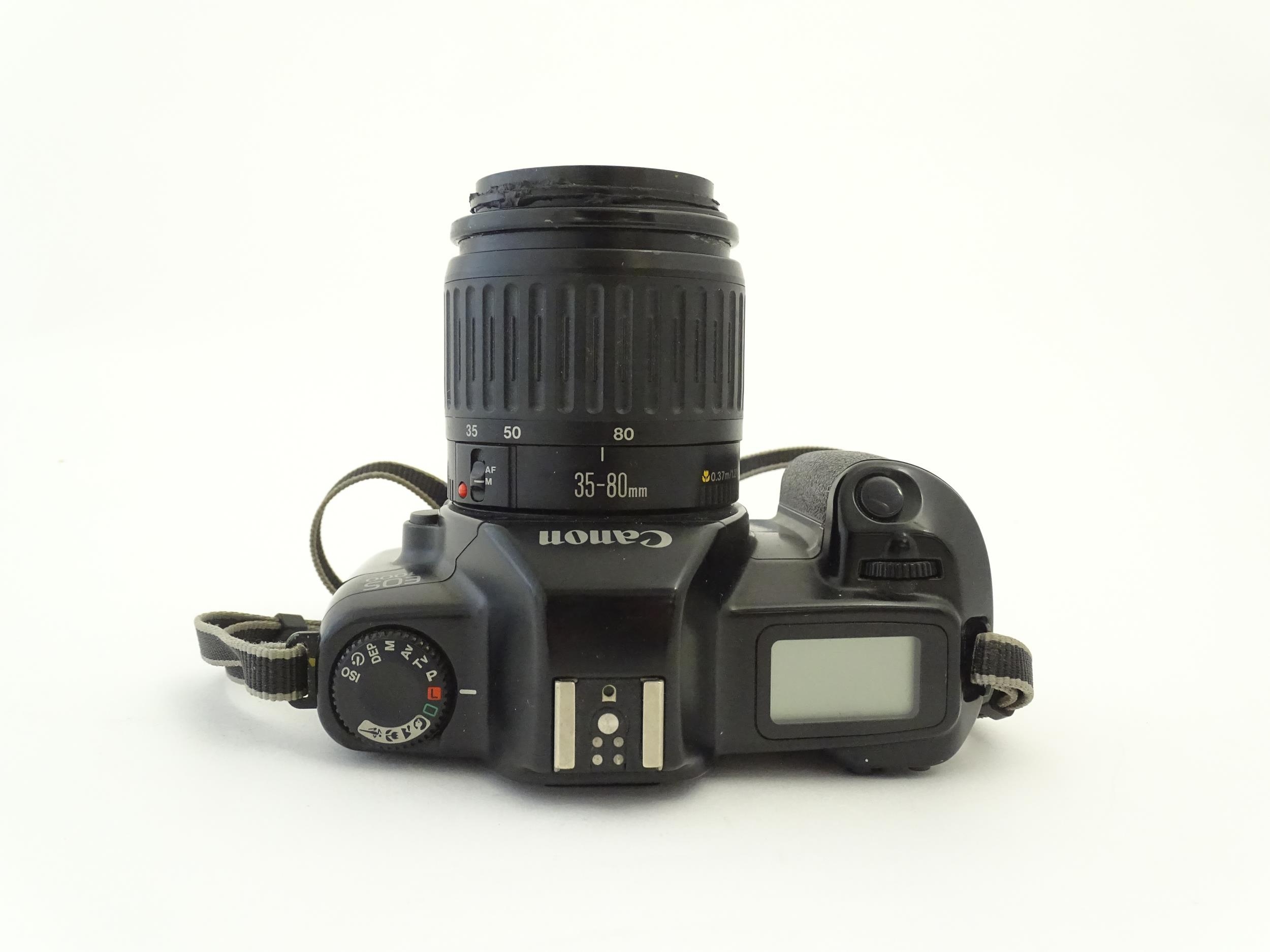 A Canon EOS 1000 camera with a 35-80mm f/4-5.6 lens. Please Note - we do not make reference to the - Bild 5 aus 9