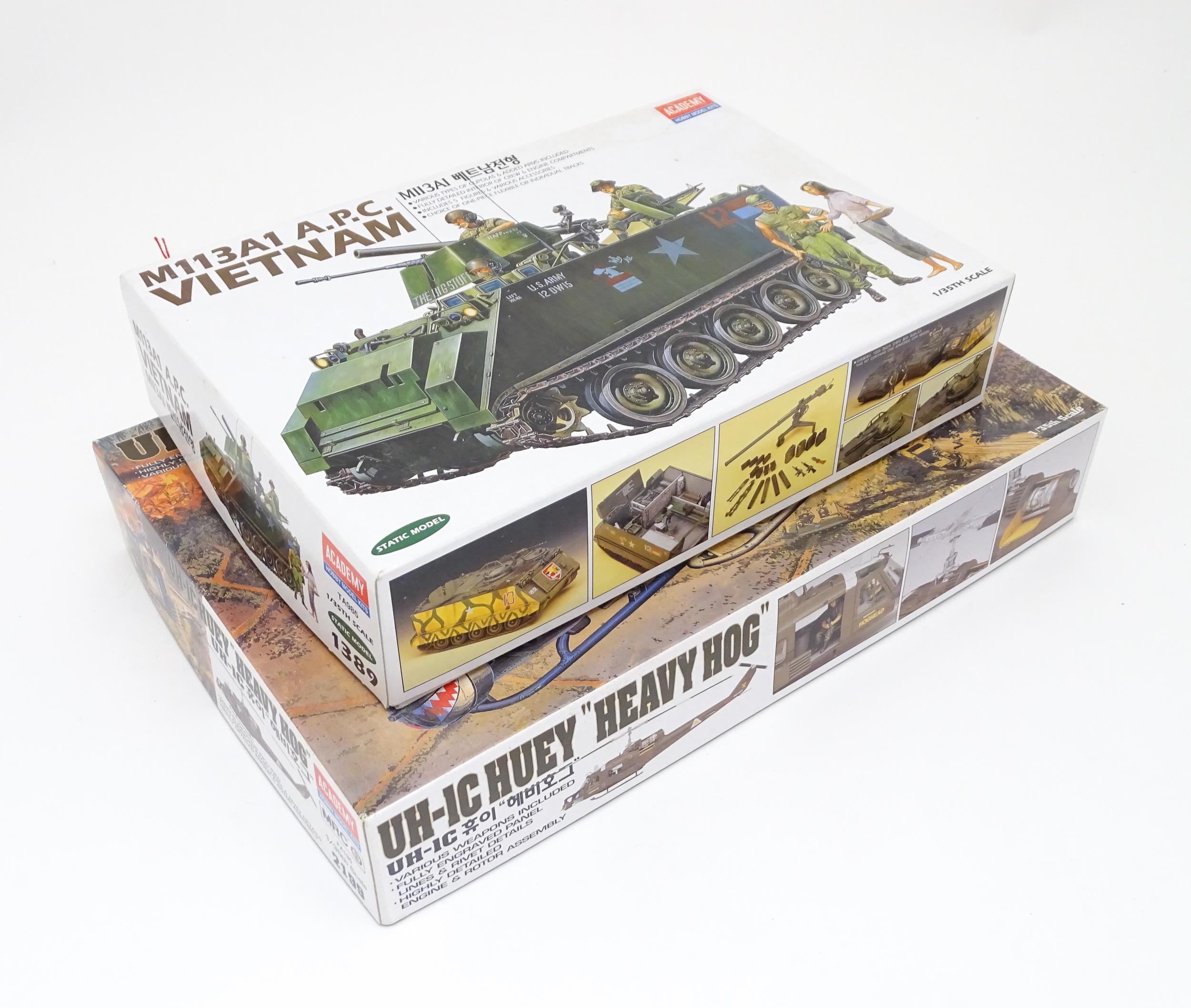 Toys: Two Academy Hobby Model / scale model kits comprising UH-IC Huey Heavy Hog helicopter, and - Bild 2 aus 12