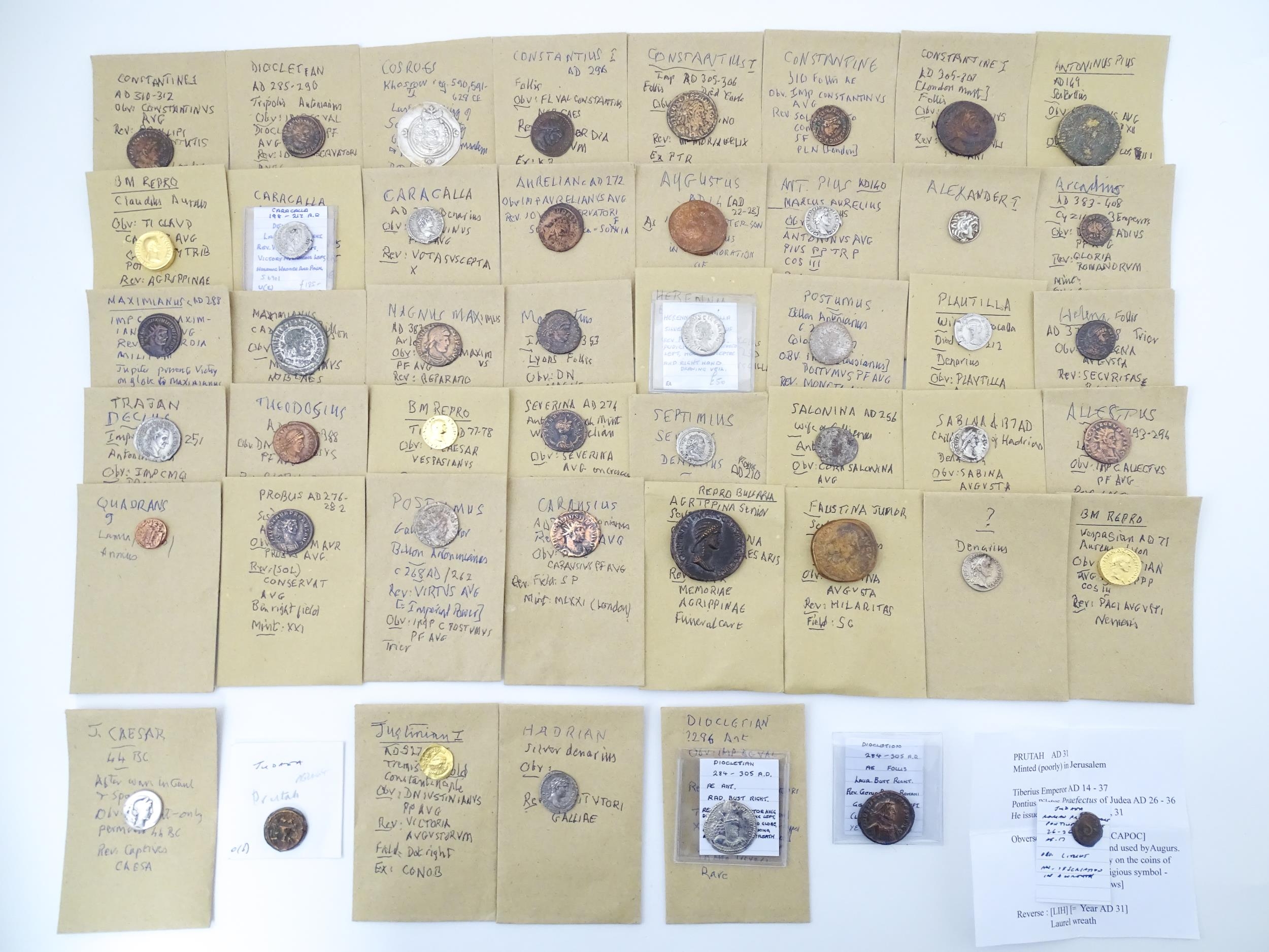 Coins: A quantity of assorted old coins, tokens, medallions, commemorative coins, and some - Image 6 of 45