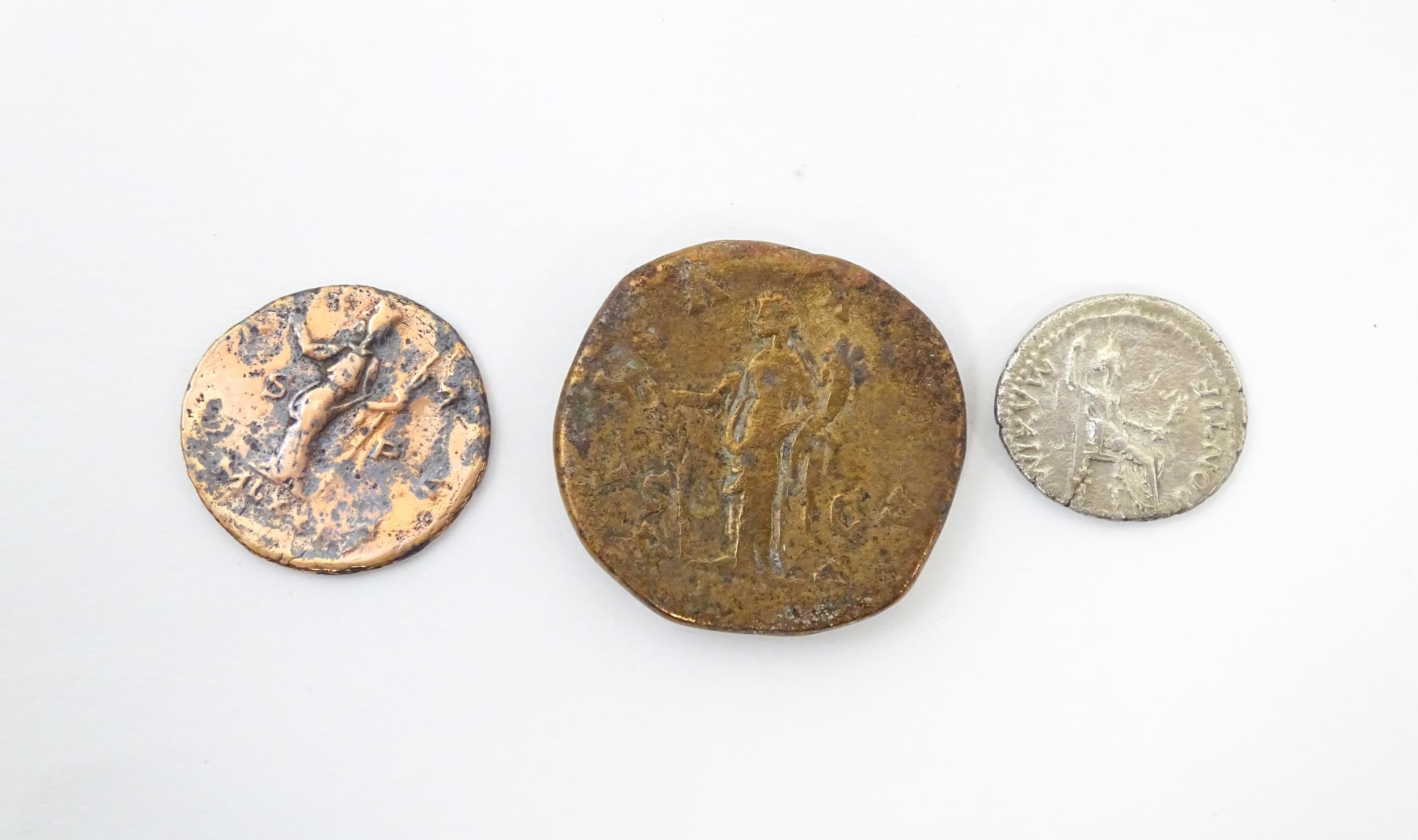 Coins: A quantity of assorted old coins, tokens, medallions, commemorative coins, and some - Image 22 of 45