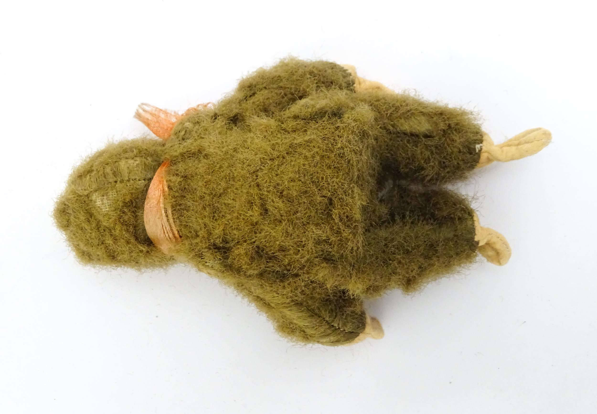 Toy: A small 20thC straw filled soft toy modelled as a monkey / chimpanzee with felt face, ears - Bild 2 aus 8