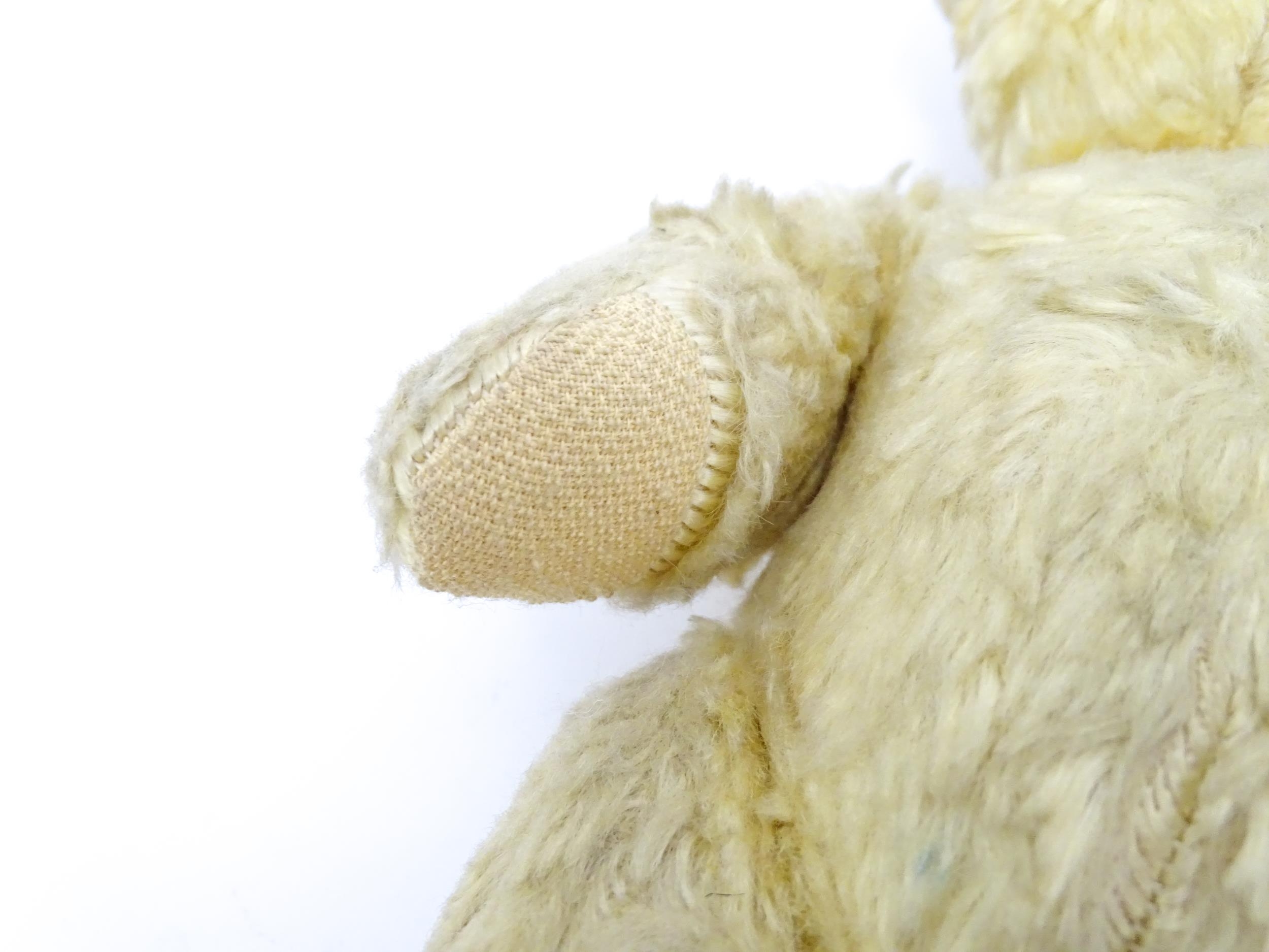 Toy: A 20thC straw filled teddy bear with stitched nose, mouth, and claws, pad paws and - Bild 8 aus 9