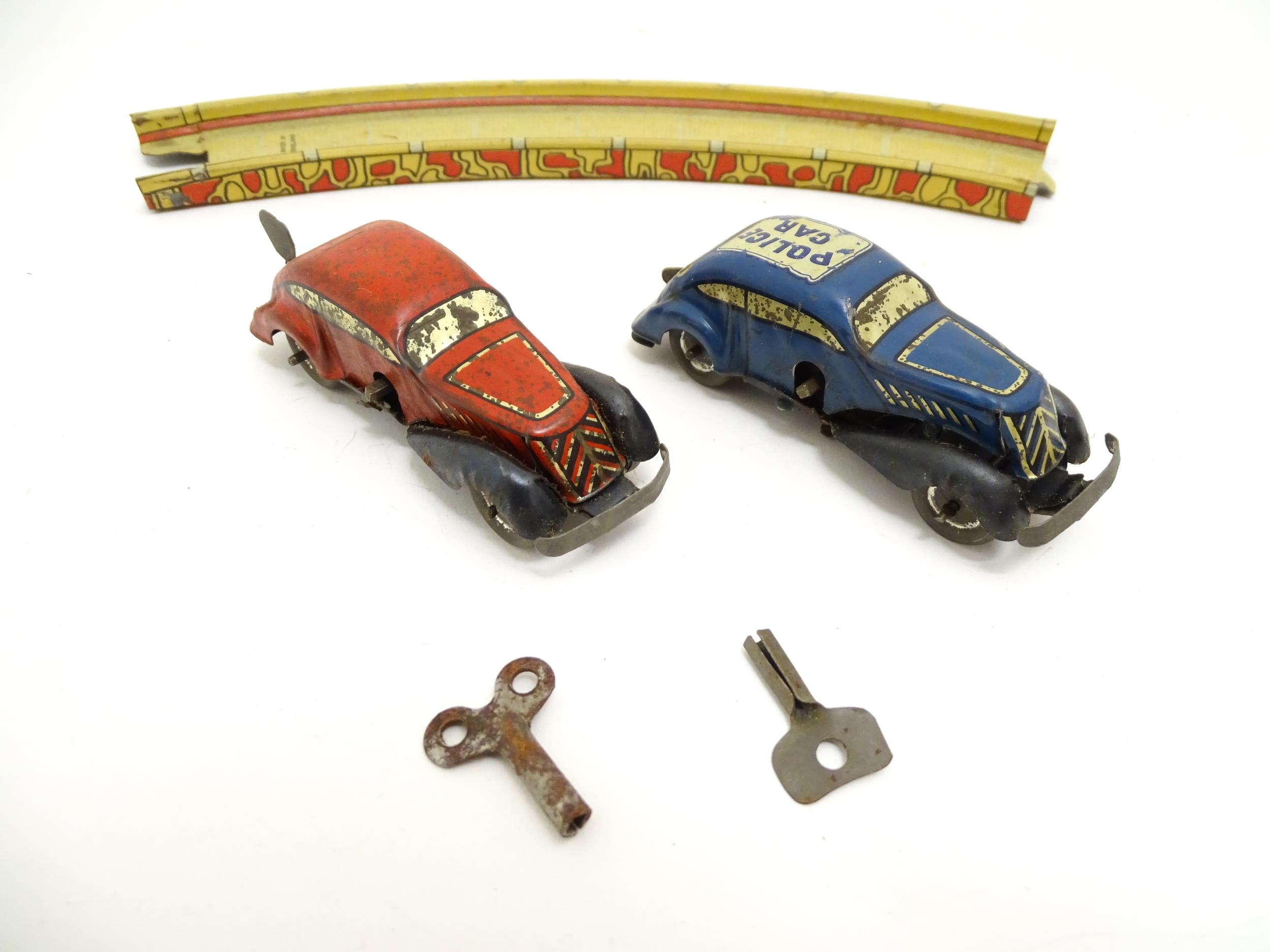 Toys: An early 20thC Lumar Toys tinplate Speed Trap clockwork game. Together with a Hen Laying - Bild 4 aus 10