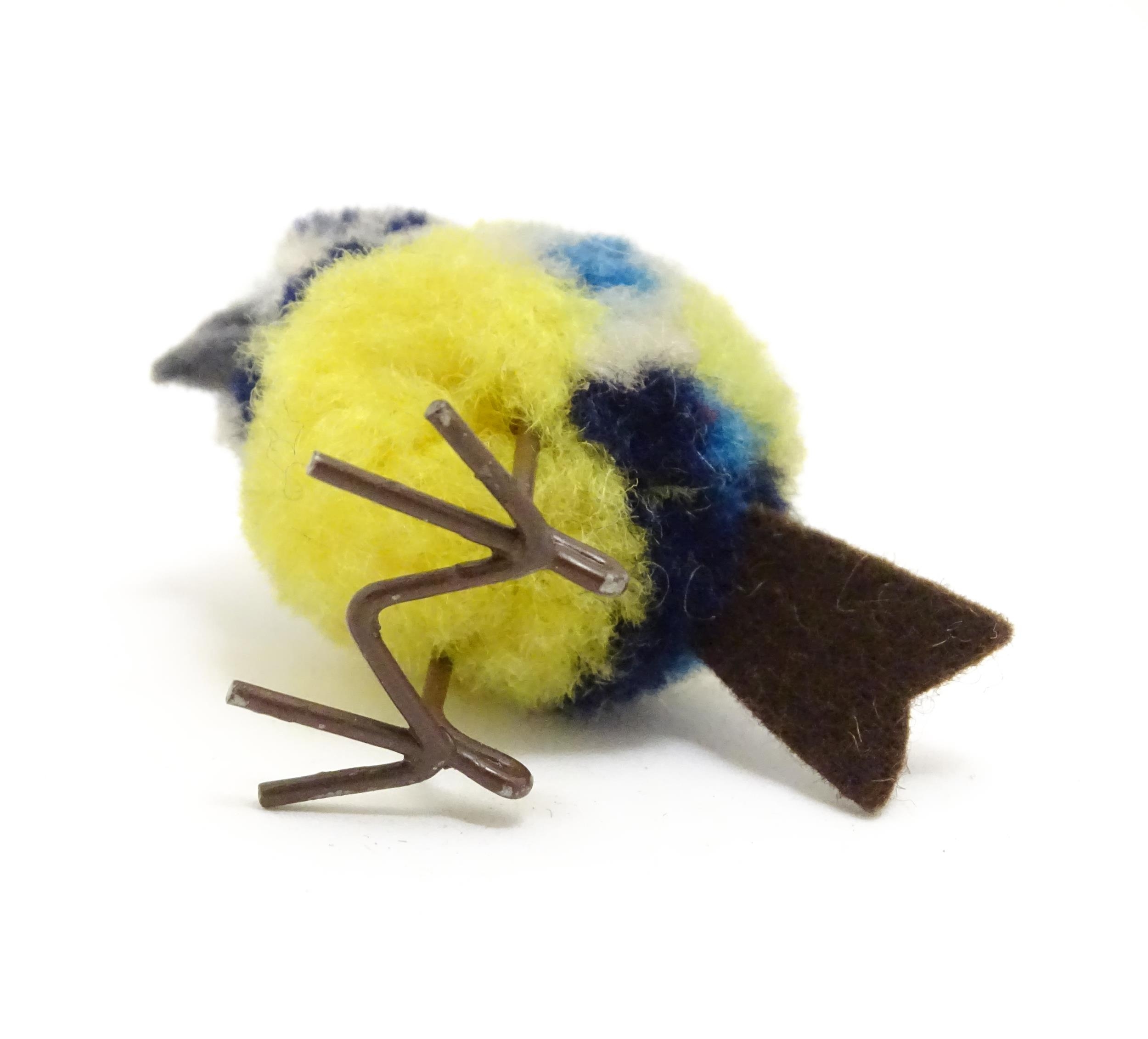 Toy: An early 20thC Steiff woollen model of a miniature blue tit bird, with felt tail and beak and - Bild 5 aus 5