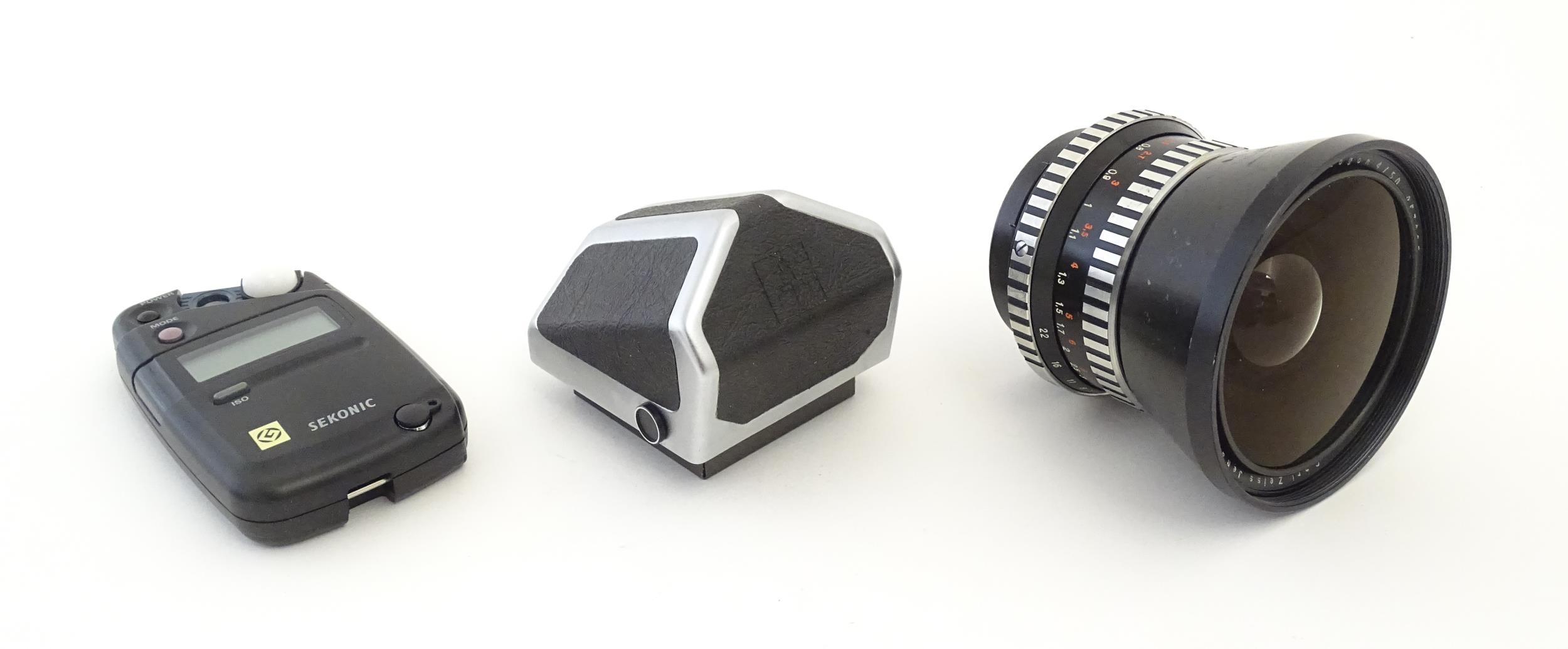 A Pentacon Six TL camera with two Carl Zeiss Jena lenses - 2.8/80 biometar and 4/50 Flektagon ( - Bild 13 aus 14