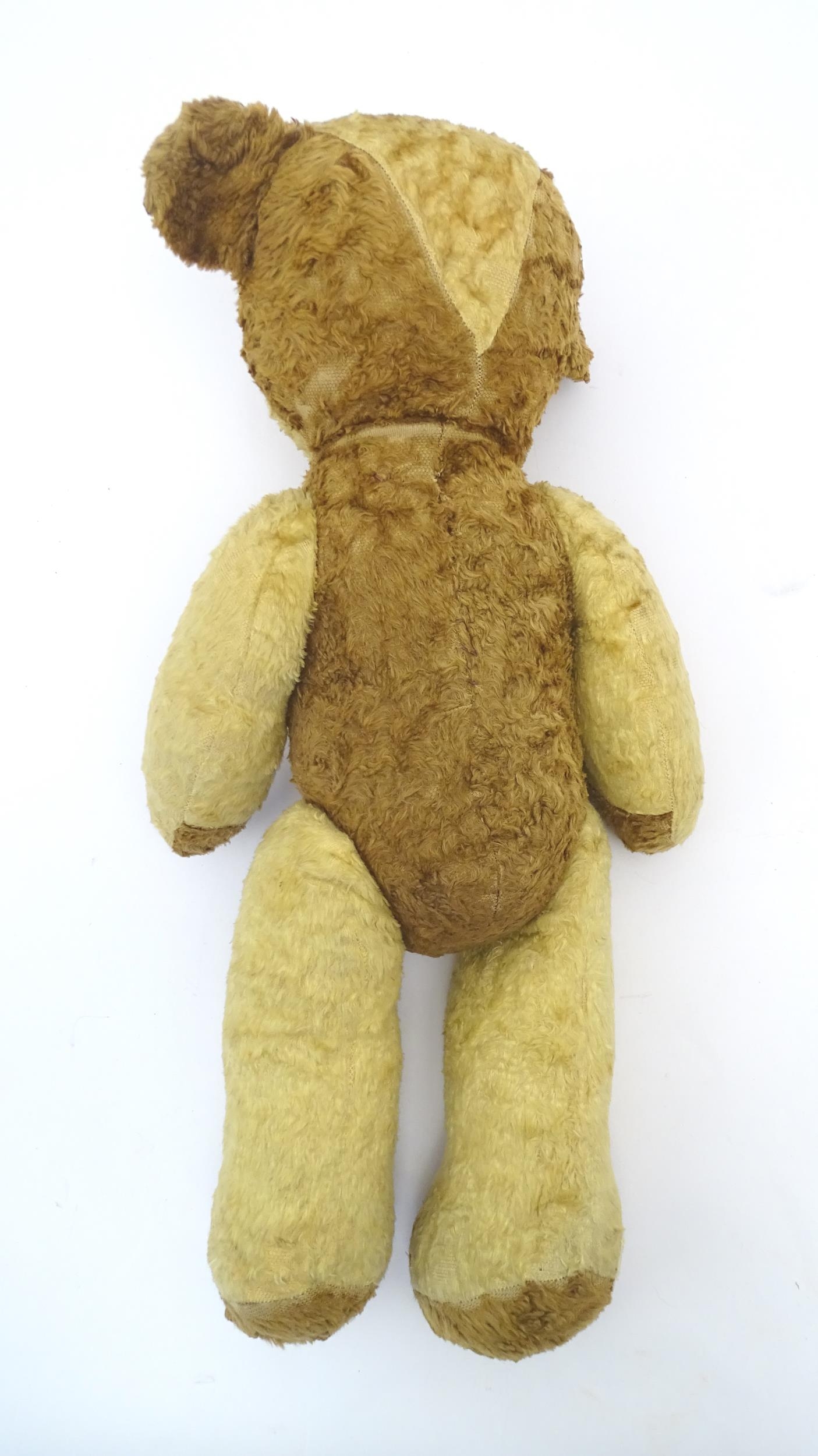 Toy: A 20thC straw filled teddy bear with leather tongue and articulated limbs. Approx. 22 1/2" - Bild 6 aus 7